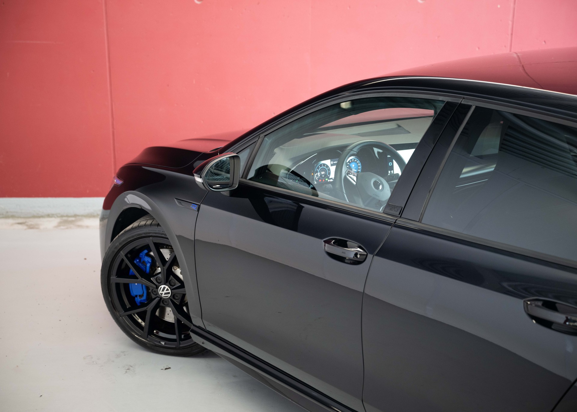 VW Golf 2.0 TSI R DSG 4Motion R 20 Years (1st hand, Swiss car, fantastic condition, full service history, Akrapovic)-image-11