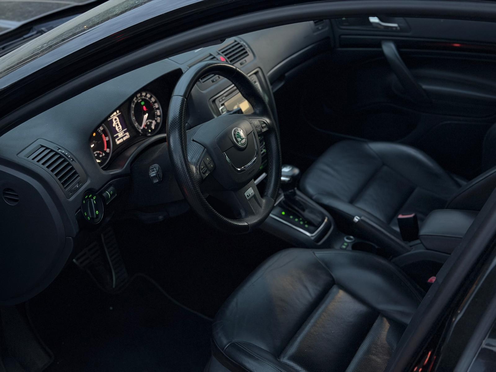 SKODA Octavia Combi 2.0 TSI RS DSG-image-6