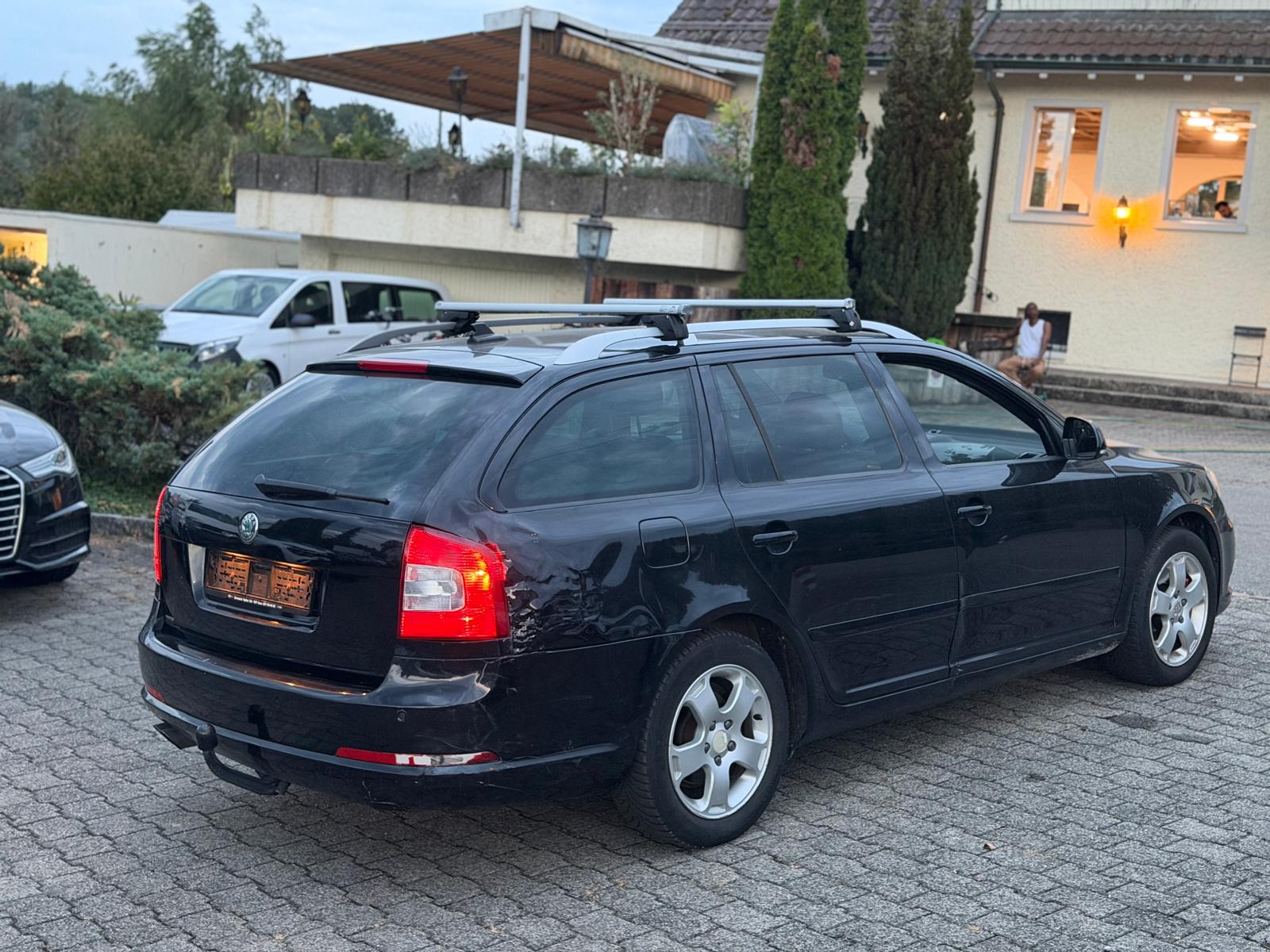 SKODA Octavia Combi 2.0 TSI RS DSG-image-2