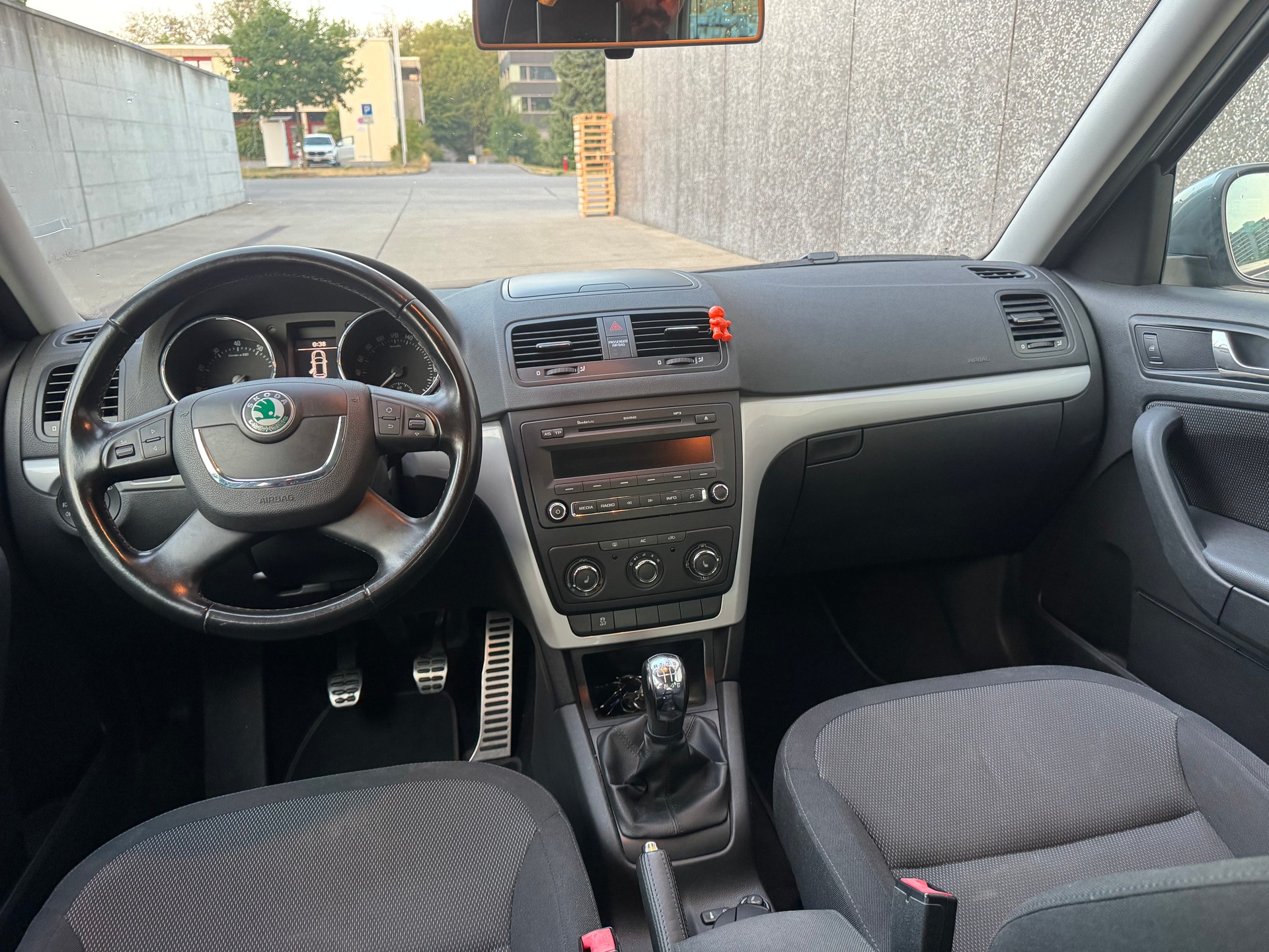 SKODA Yeti 1.4 TSI Ambition-image-13