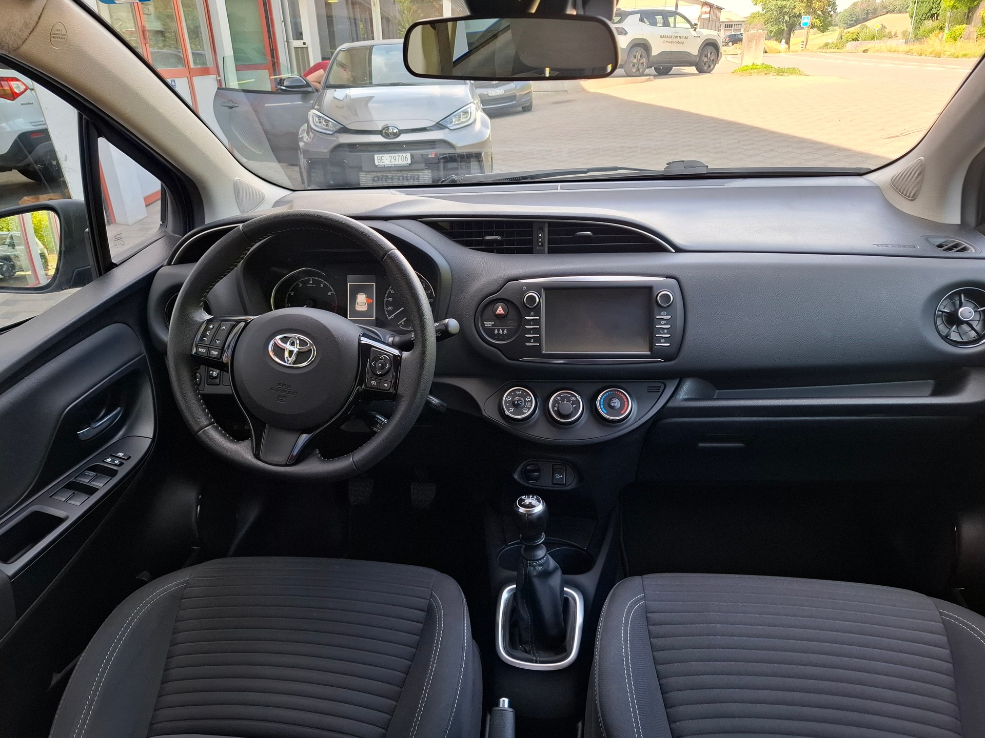 TOYOTA Yaris 1.5 Trend-image-4