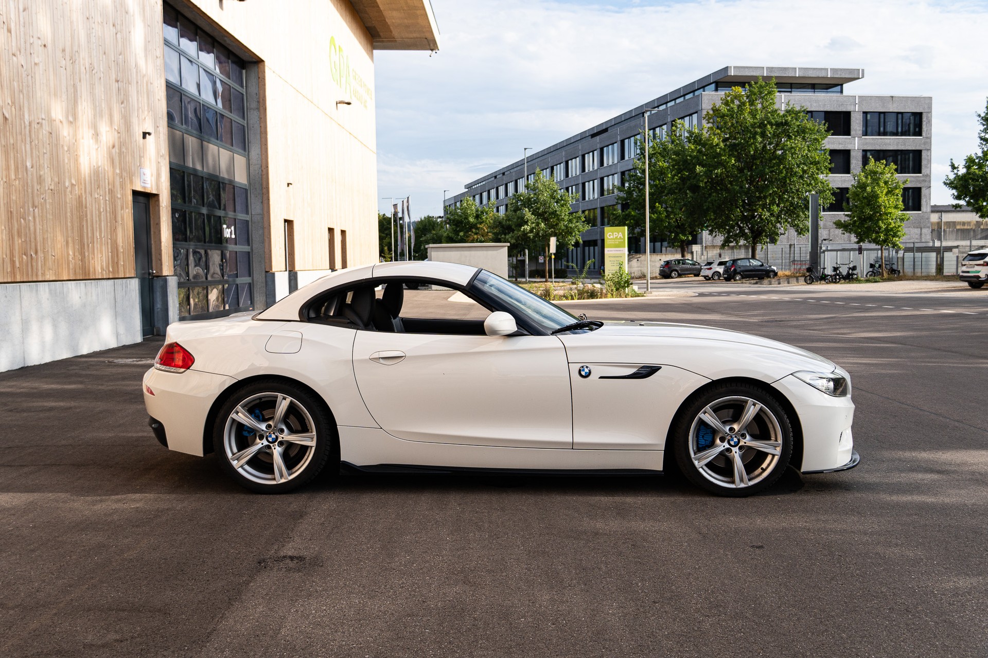 BMW Z4 28i sDrive-image-2