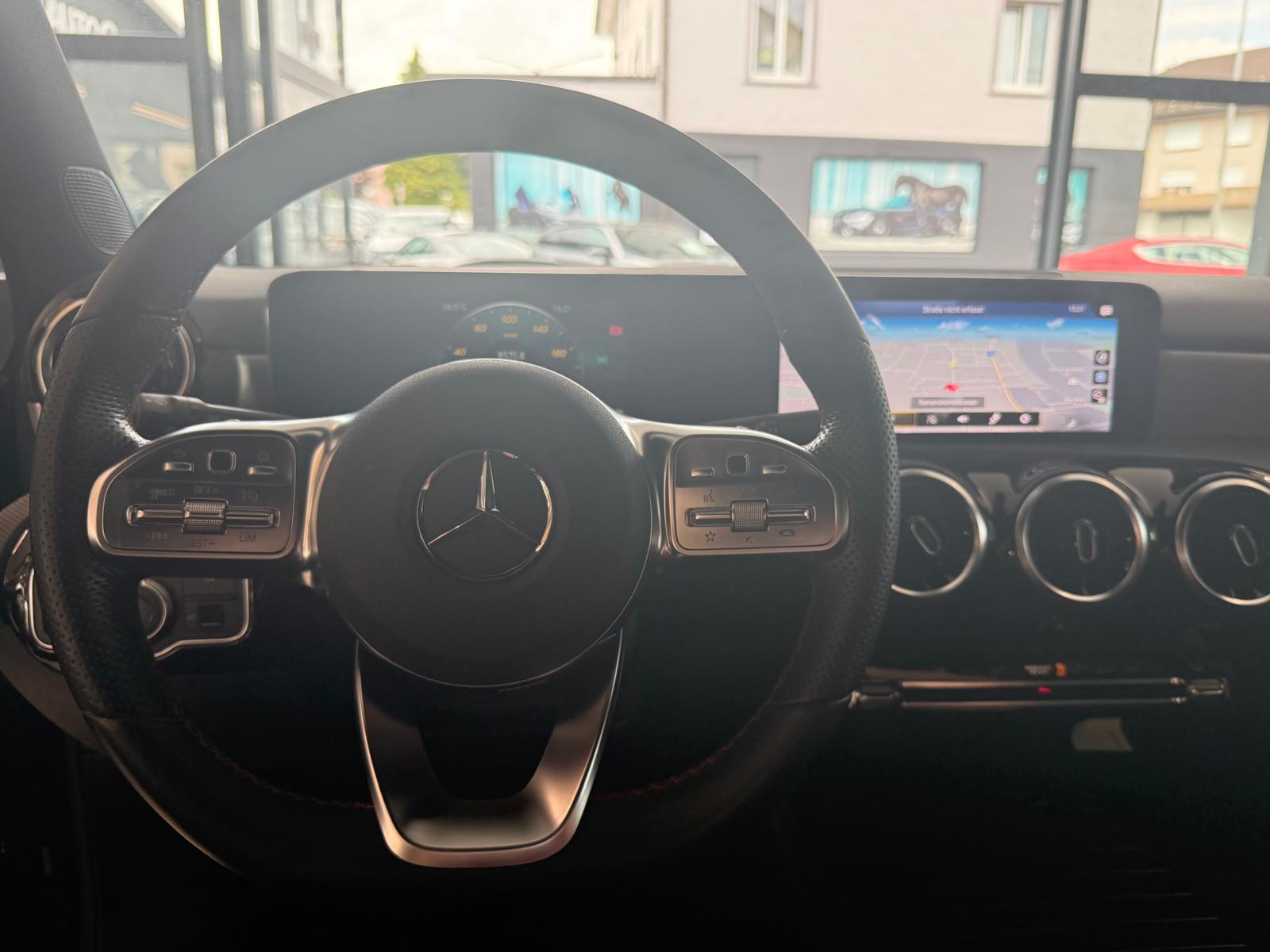 MERCEDES-BENZ A 180 AMG Line 7G-DCT-image-12