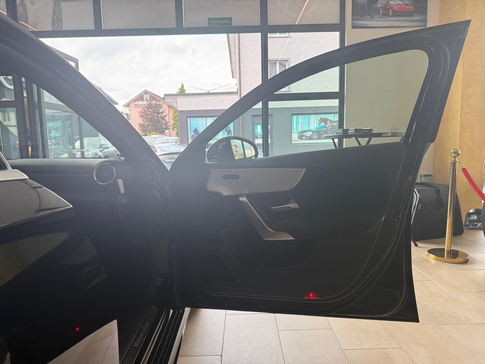 MERCEDES-BENZ A 180 AMG Line 7G-DCT-image-13