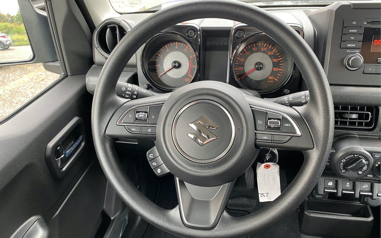 SUZUKI JIMNY 1.5 HORIZON EDITION 4x4 | 2 PLATZER | MANUEL-image-19