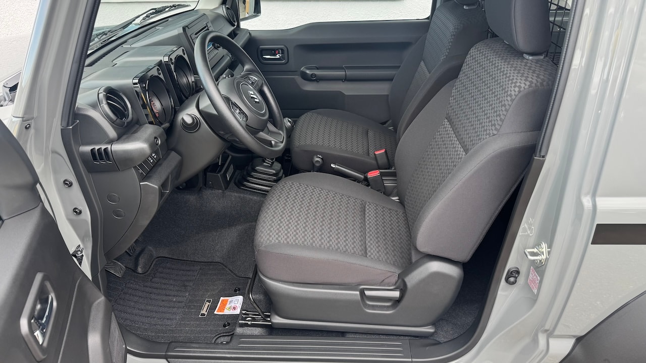 SUZUKI JIMNY 1.5 HORIZON EDITION 4x4 | 2 PLATZER | MANUEL-image-15