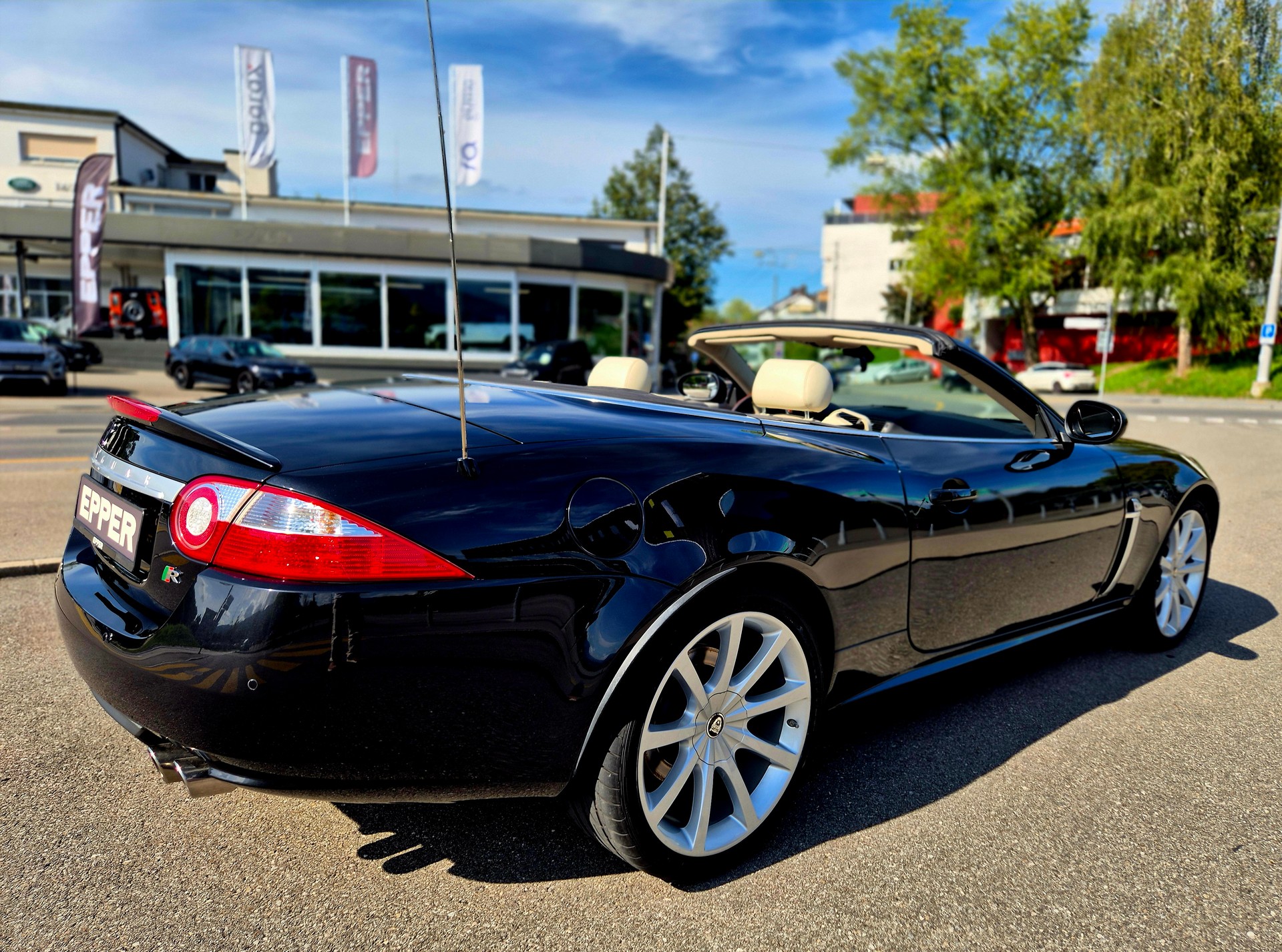 JAGUAR XKR 4.2 V8 SC Automatic-image-6