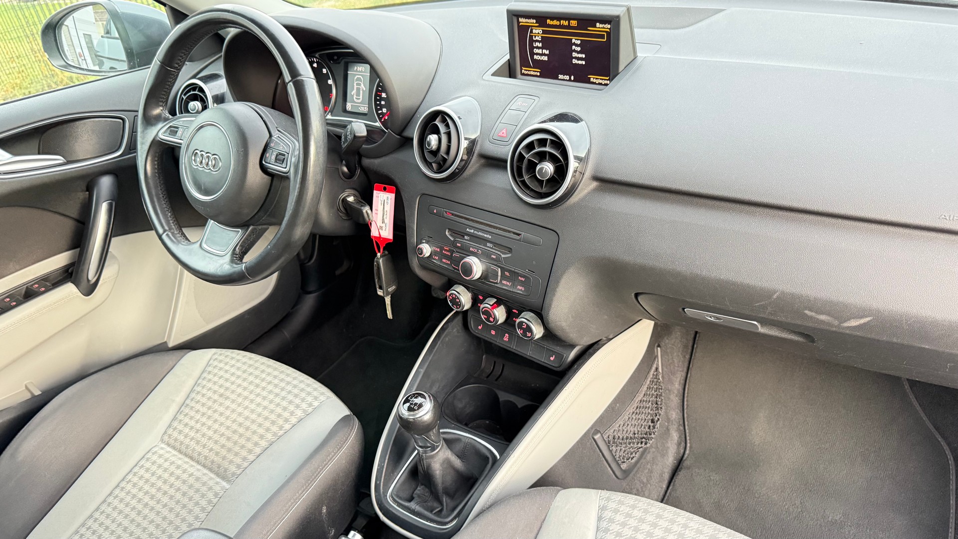 AUDI A1 Sportback 1.4 TFSI Attraction-image-12