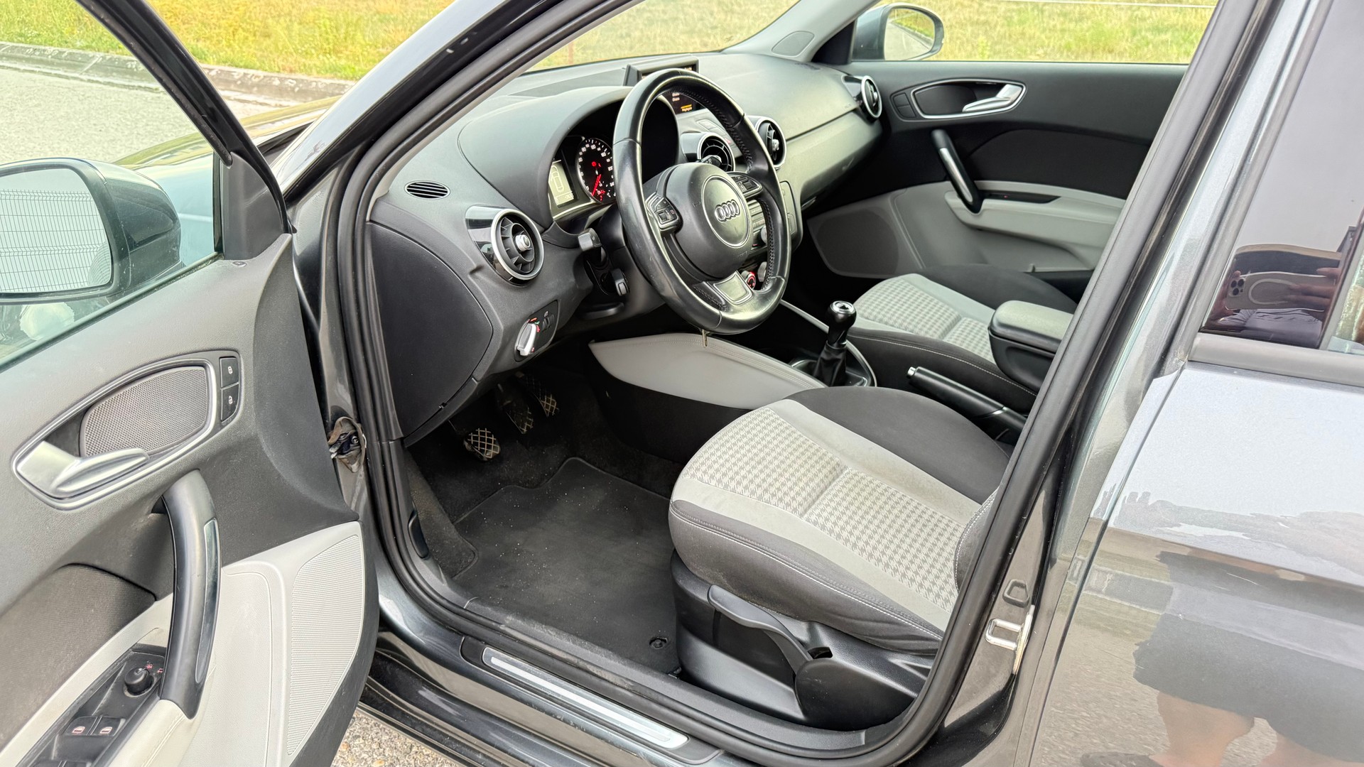 AUDI A1 Sportback 1.4 TFSI Attraction-image-13