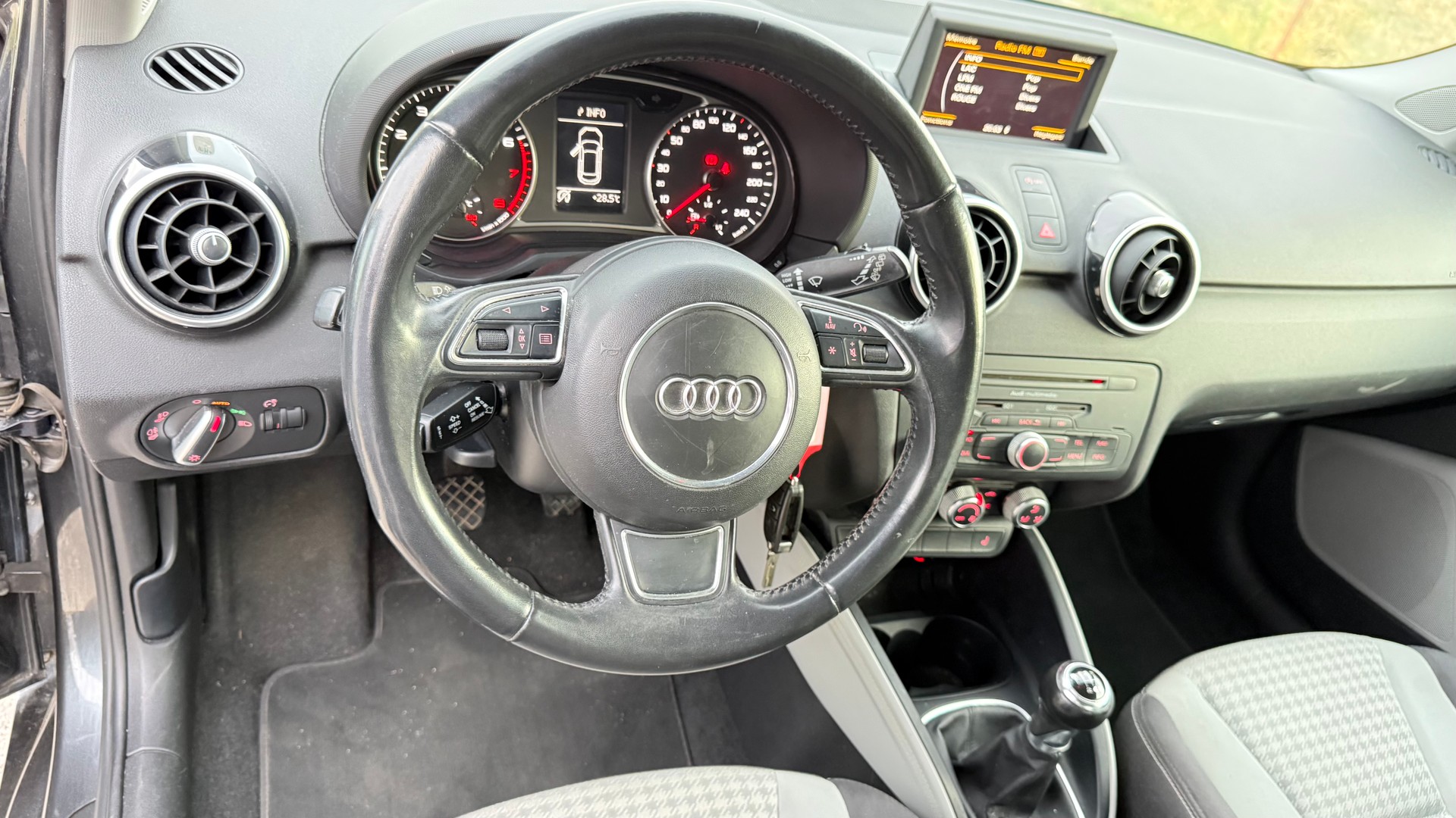 AUDI A1 Sportback 1.4 TFSI Attraction-image-14
