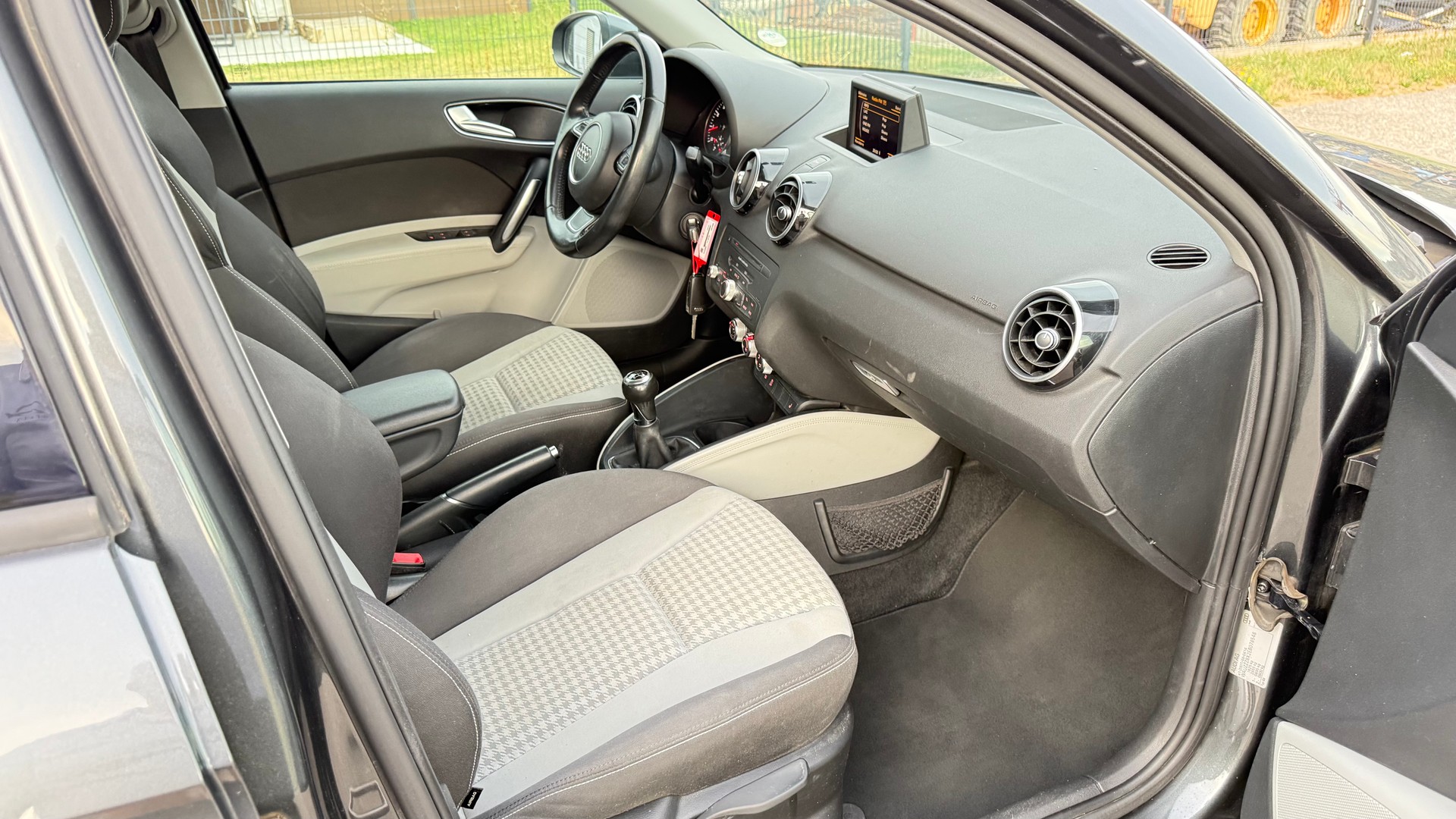 AUDI A1 Sportback 1.4 TFSI Attraction-image-10
