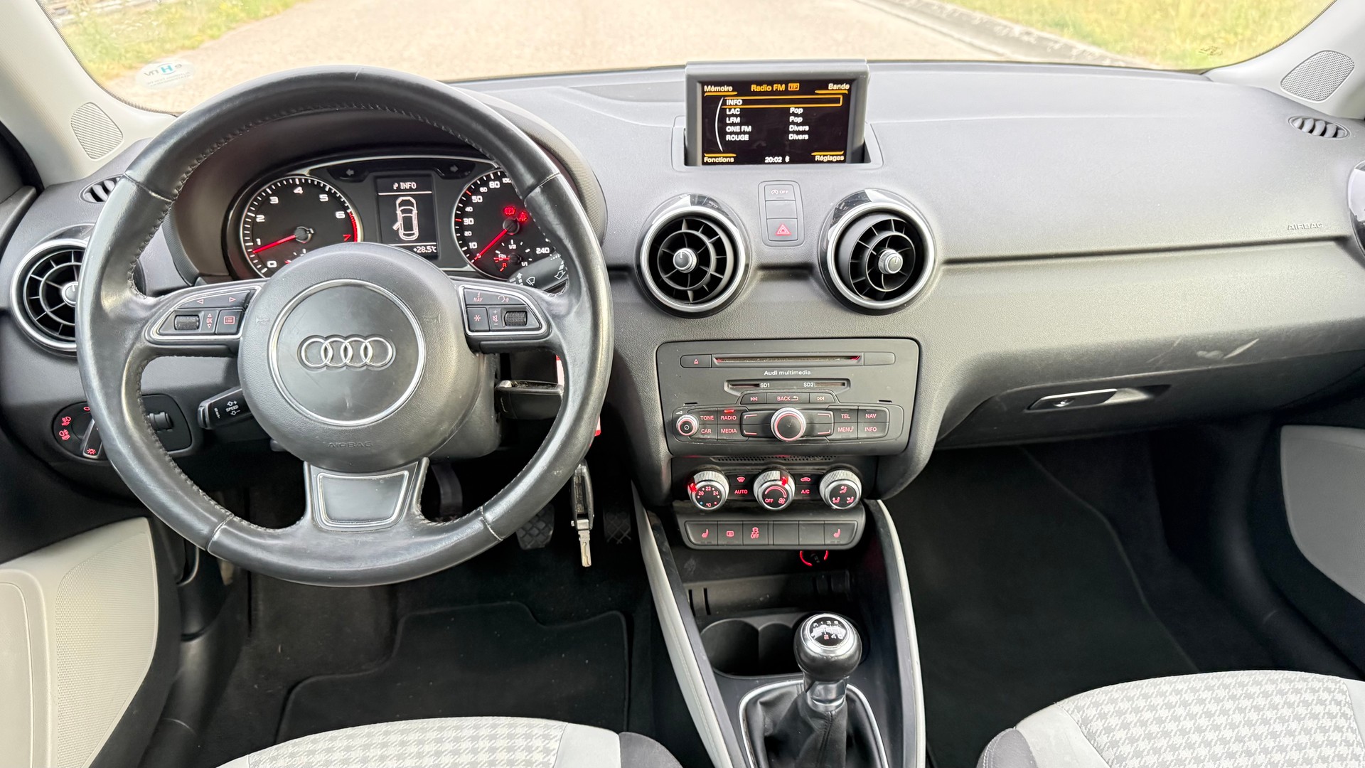 AUDI A1 Sportback 1.4 TFSI Attraction-image-9