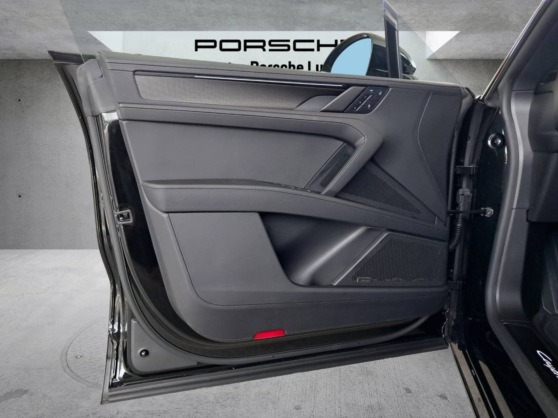 PORSCHE Cayenne Coupé Electric-image-23
