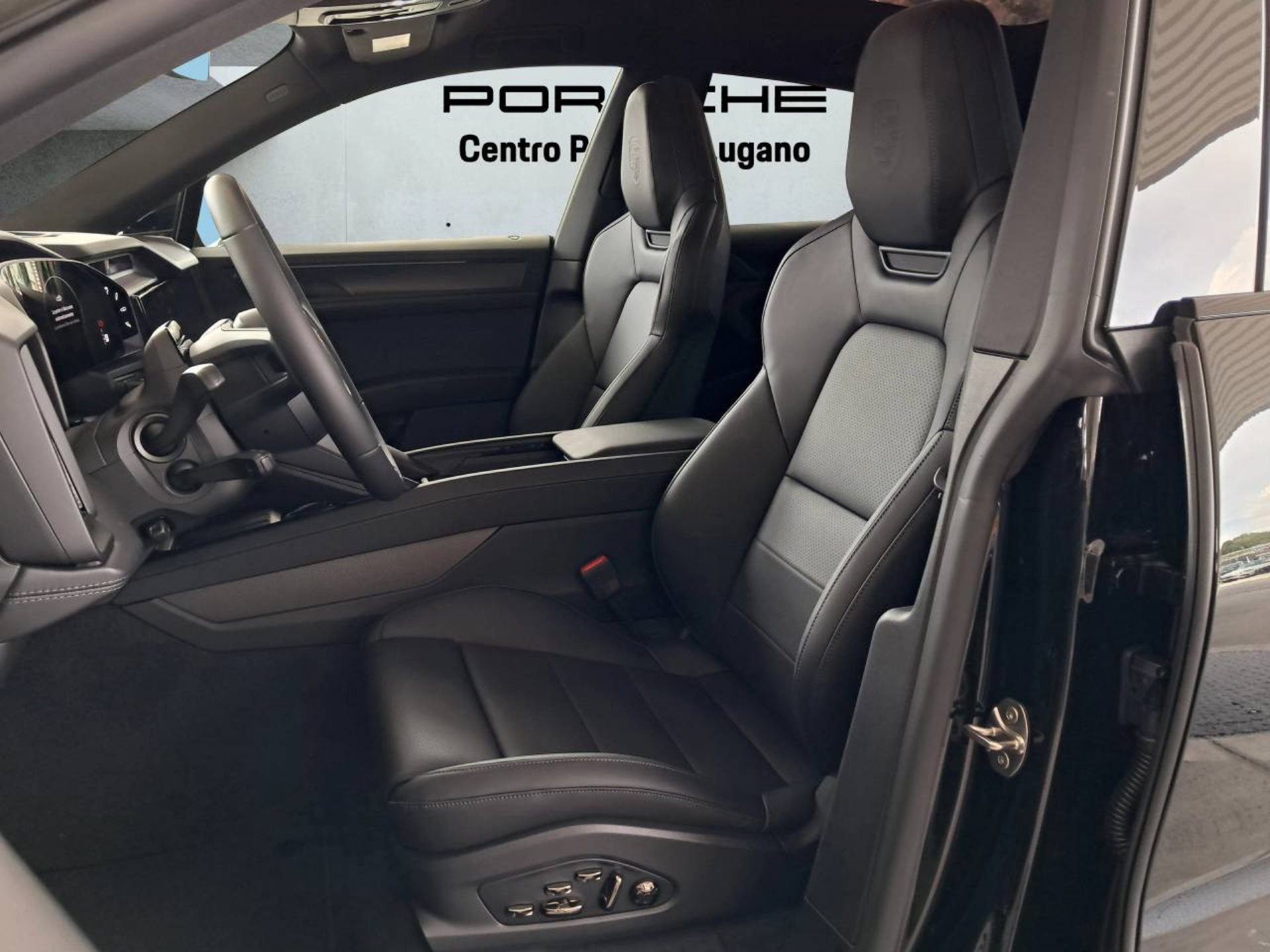 PORSCHE Cayenne Coupé Electric-image-4