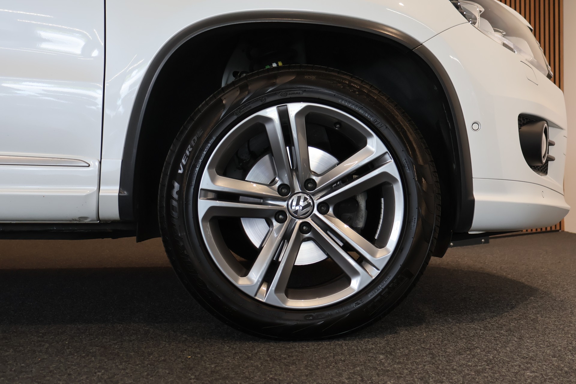 VW Tiguan 2.0 TDI BlueMotion Sport&Style 4Motion DSG-image-29