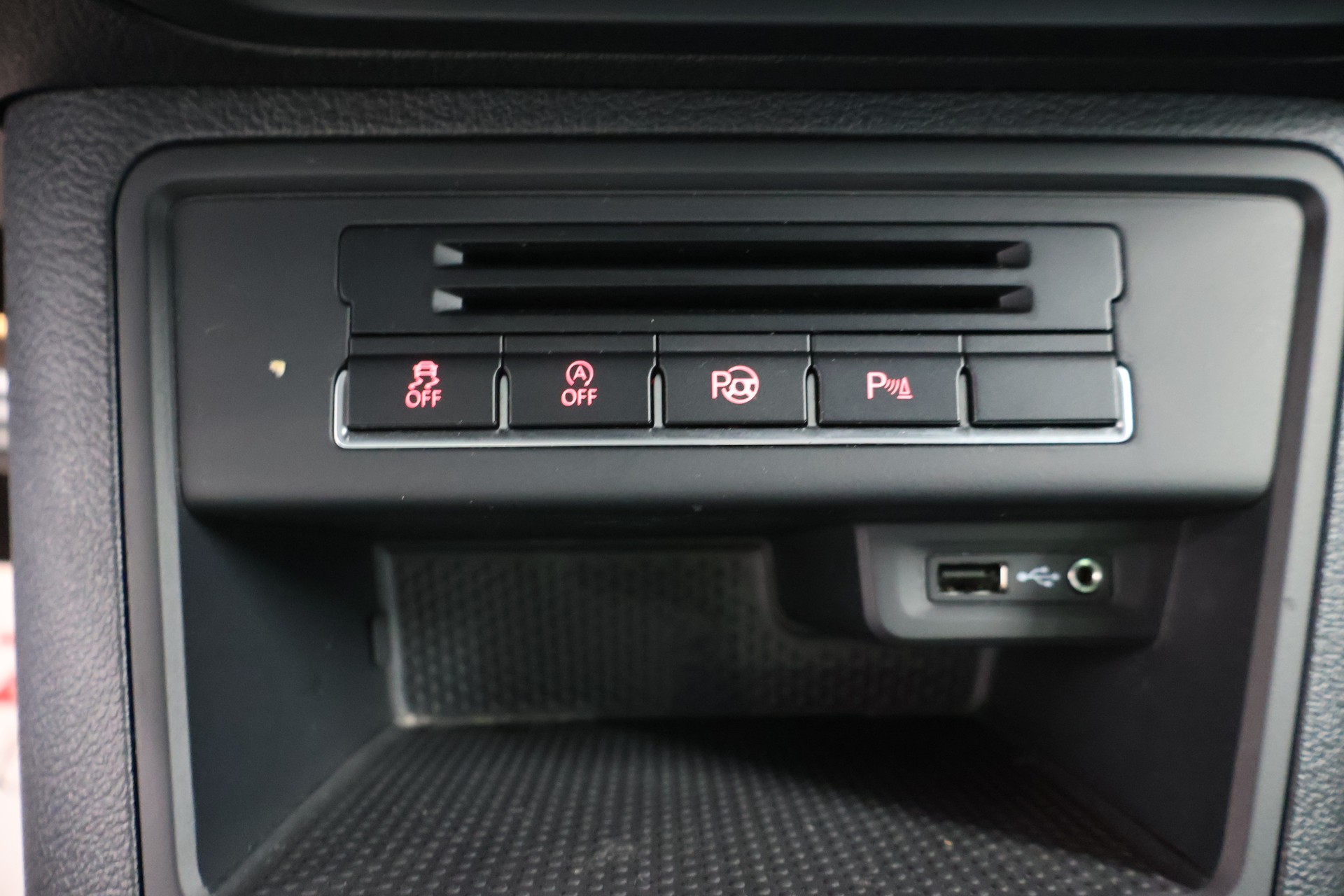 VW Tiguan 2.0 TDI BlueMotion Sport&Style 4Motion DSG-image-18