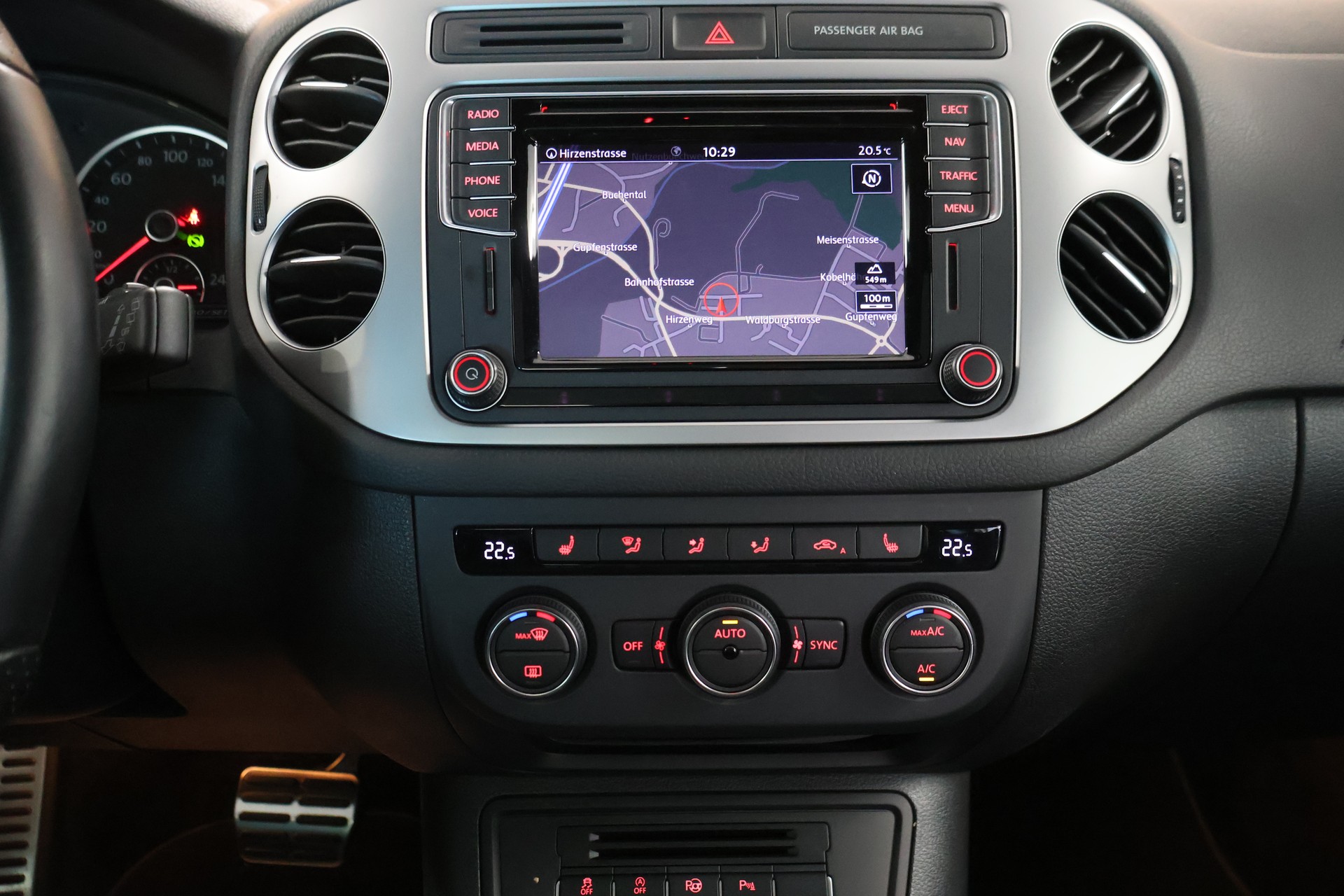 VW Tiguan 2.0 TDI BlueMotion Sport&Style 4Motion DSG-image-16