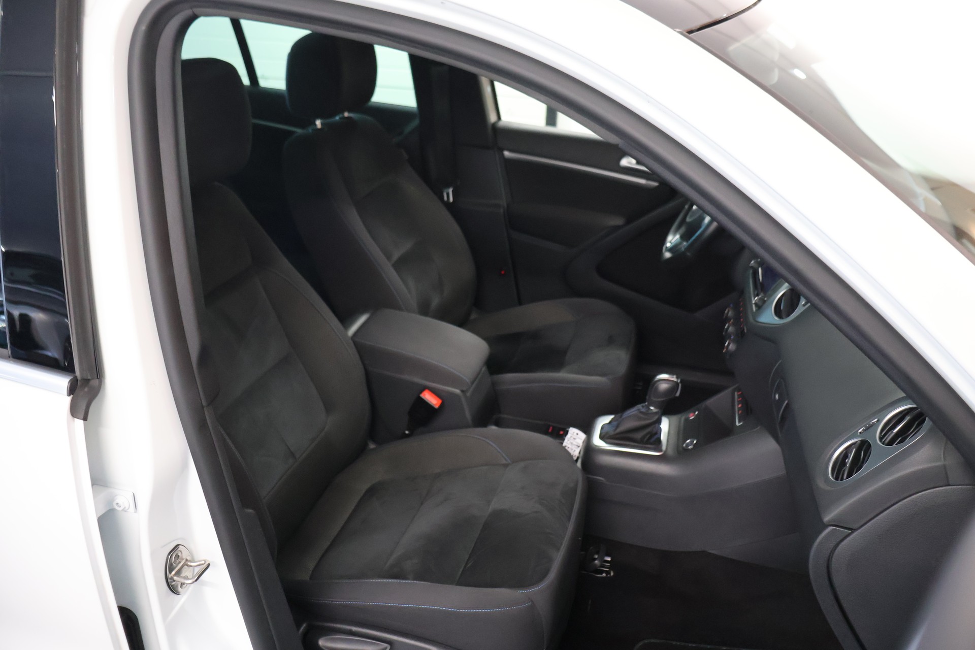 VW Tiguan 2.0 TDI BlueMotion Sport&Style 4Motion DSG-image-13