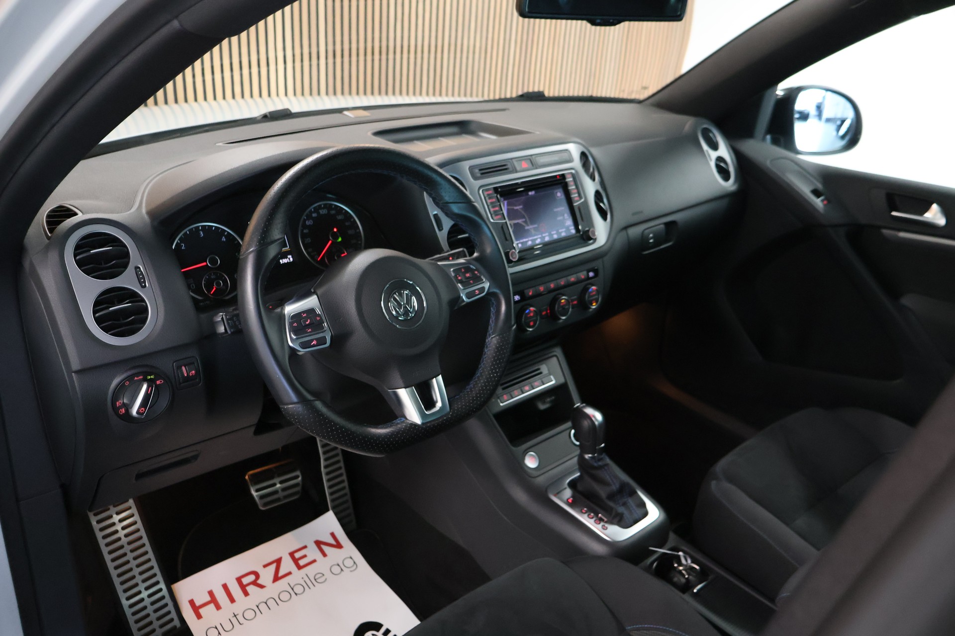 VW Tiguan 2.0 TDI BlueMotion Sport&Style 4Motion DSG-image-9