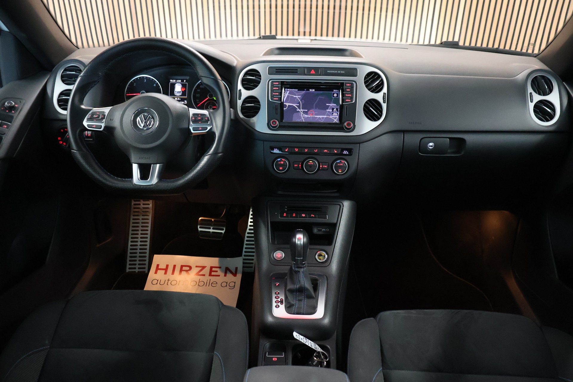 VW Tiguan 2.0 TDI BlueMotion Sport&Style 4Motion DSG-image-14