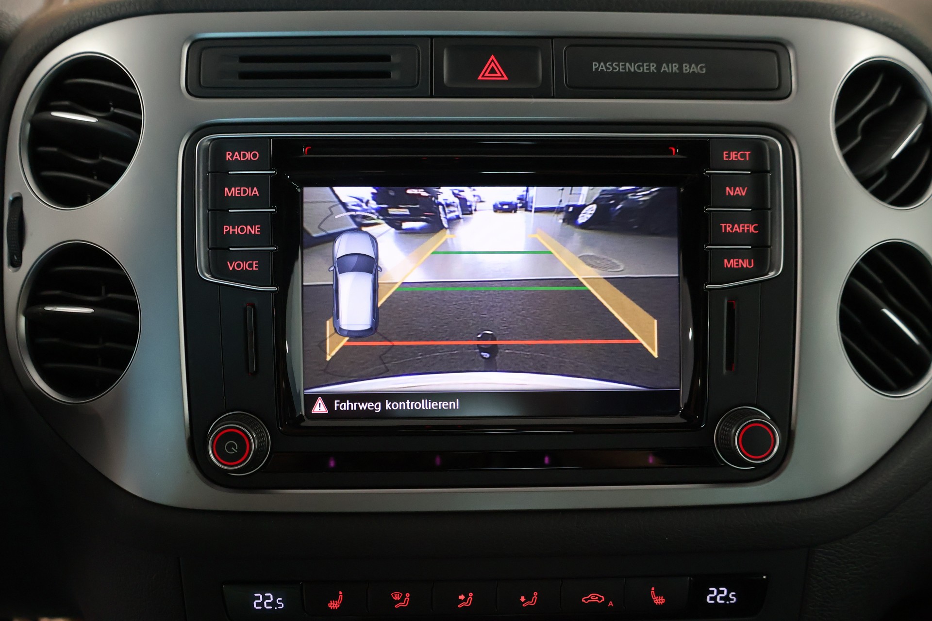 VW Tiguan 2.0 TDI BlueMotion Sport&Style 4Motion DSG-image-21