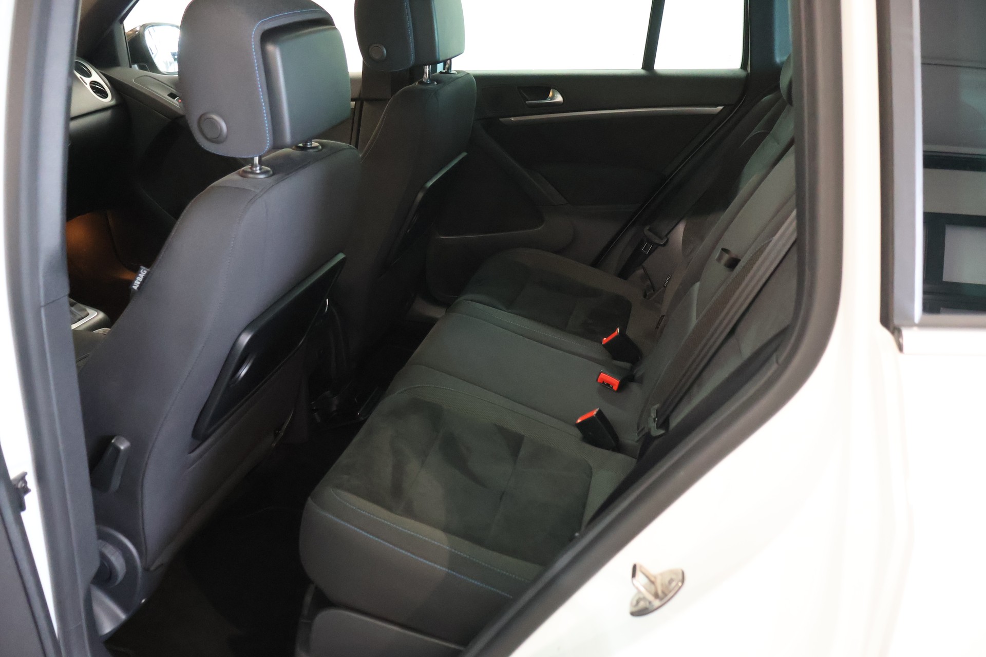 VW Tiguan 2.0 TDI BlueMotion Sport&Style 4Motion DSG-image-10