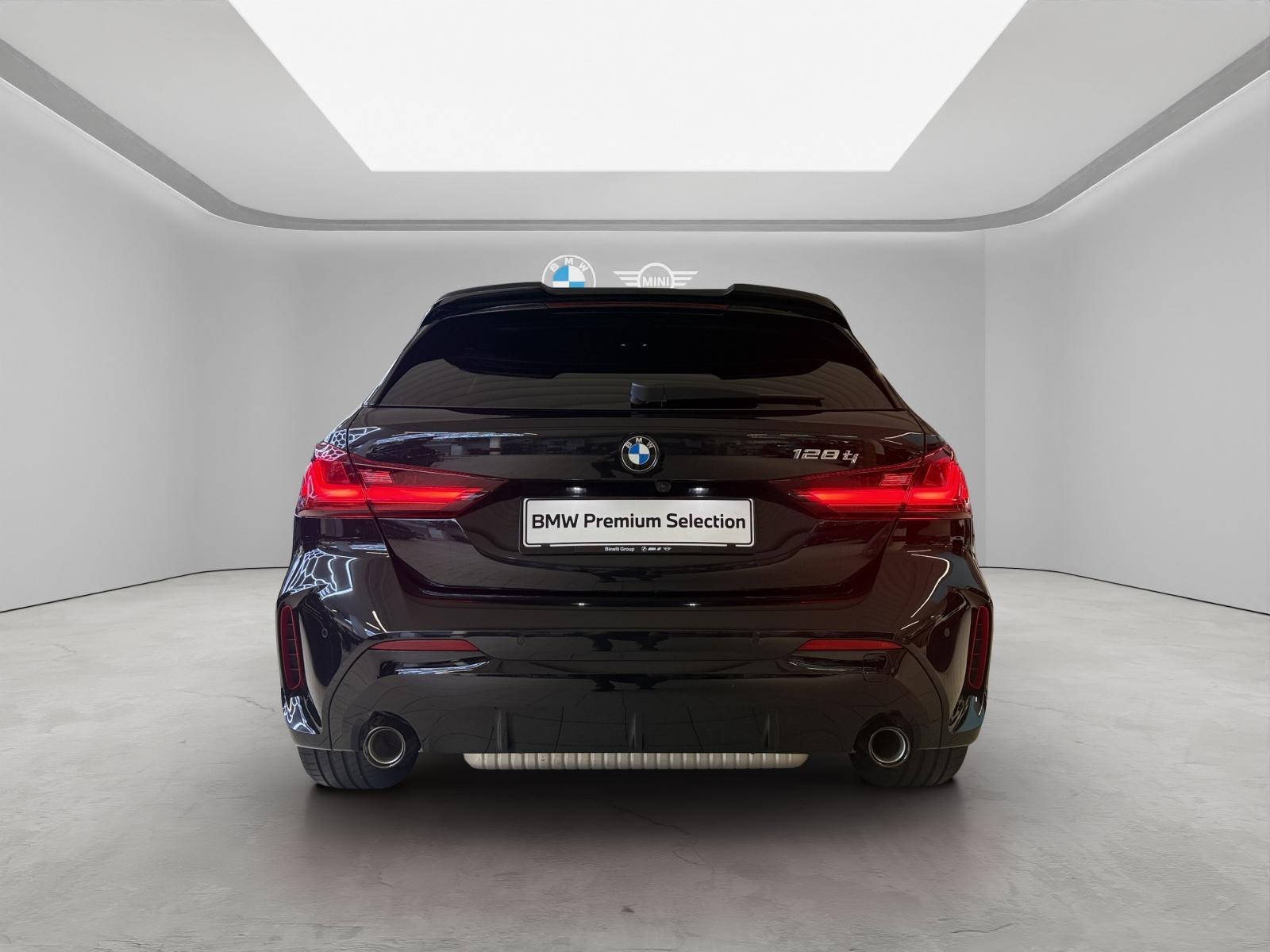 BMW 128ti-showroom-element-3
