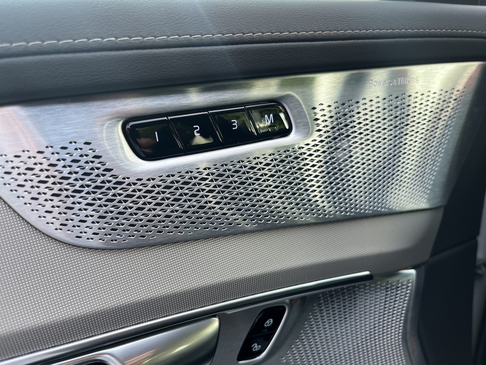 VOLVO XC90 2.0 B5 MH Black Edition AWD-image-13