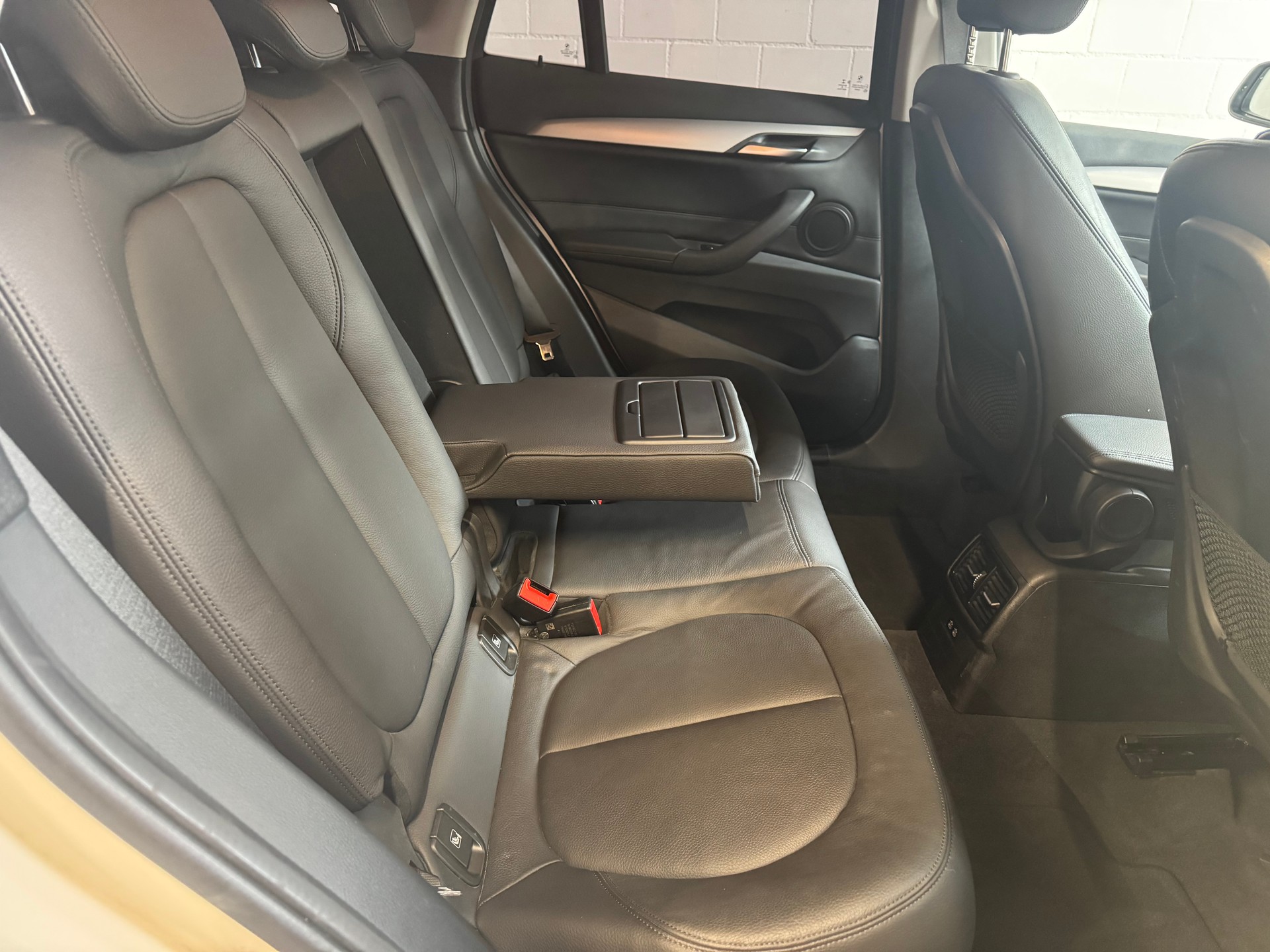 BMW X1 xDrive 18d Steptronic-image-13