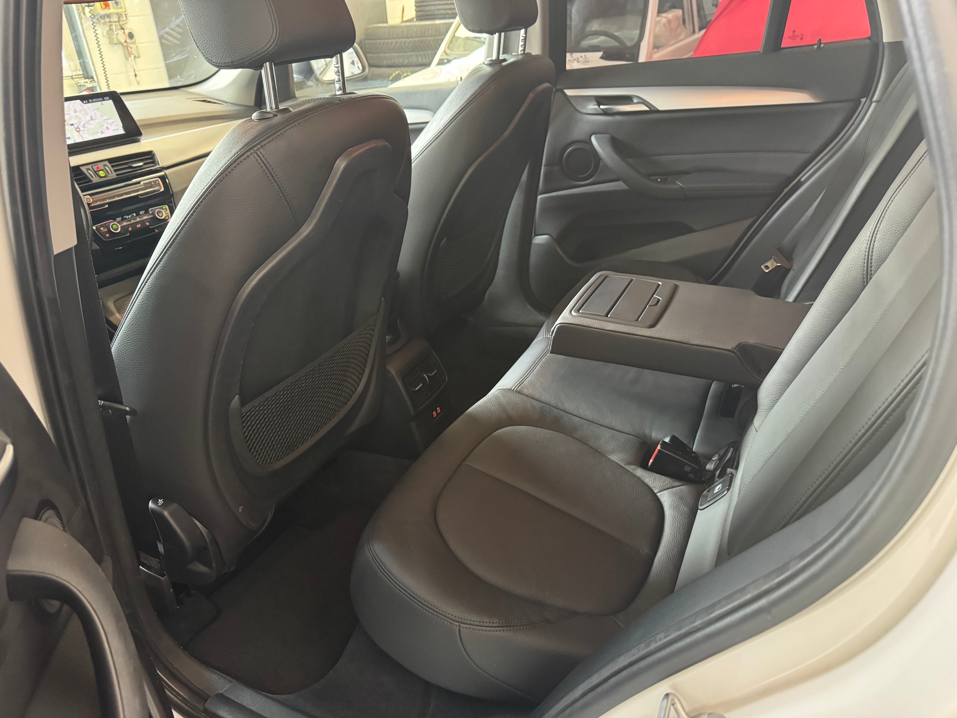 BMW X1 xDrive 18d Steptronic-image-12