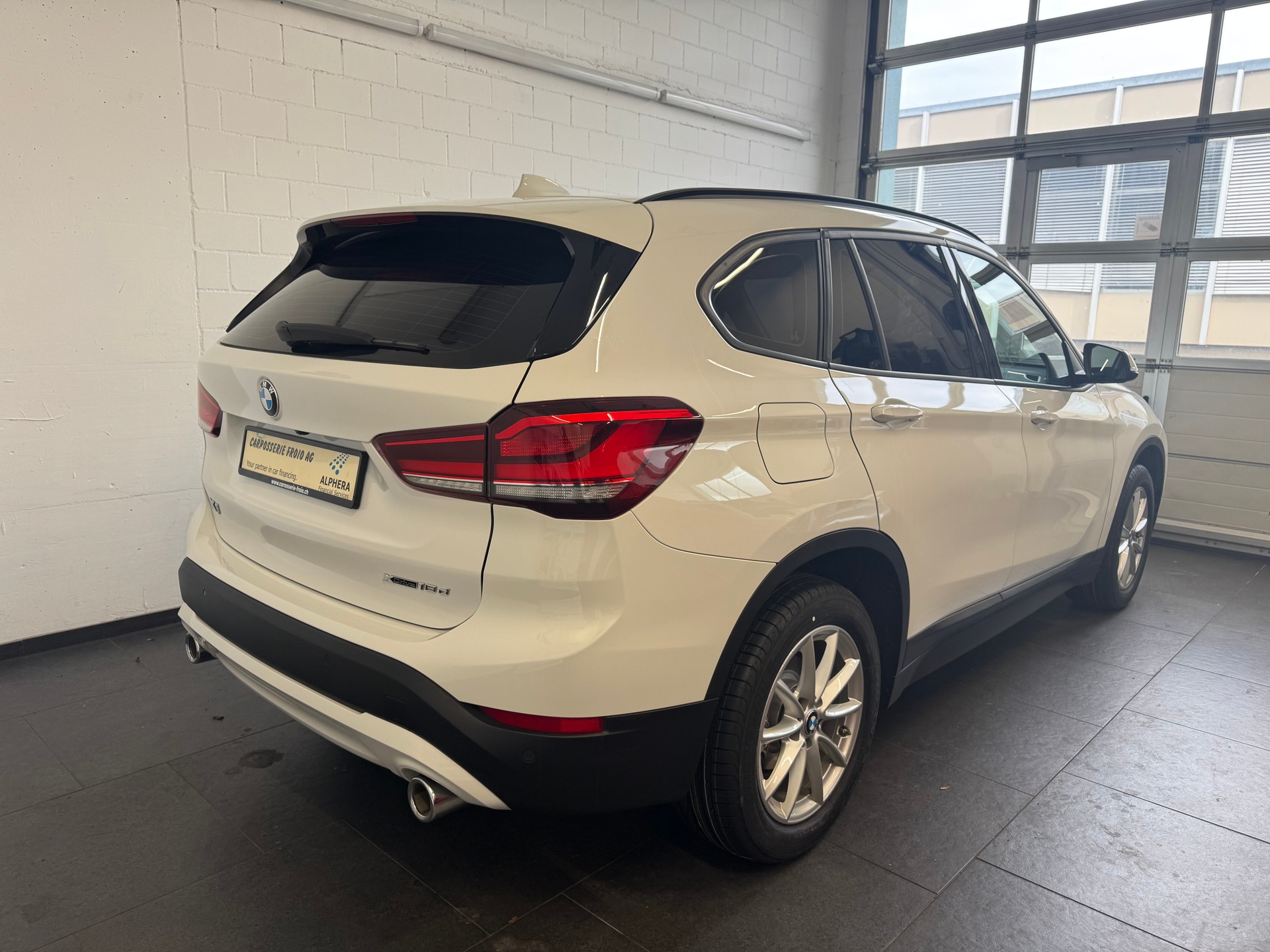 BMW X1 xDrive 18d Steptronic-showroom-element-3