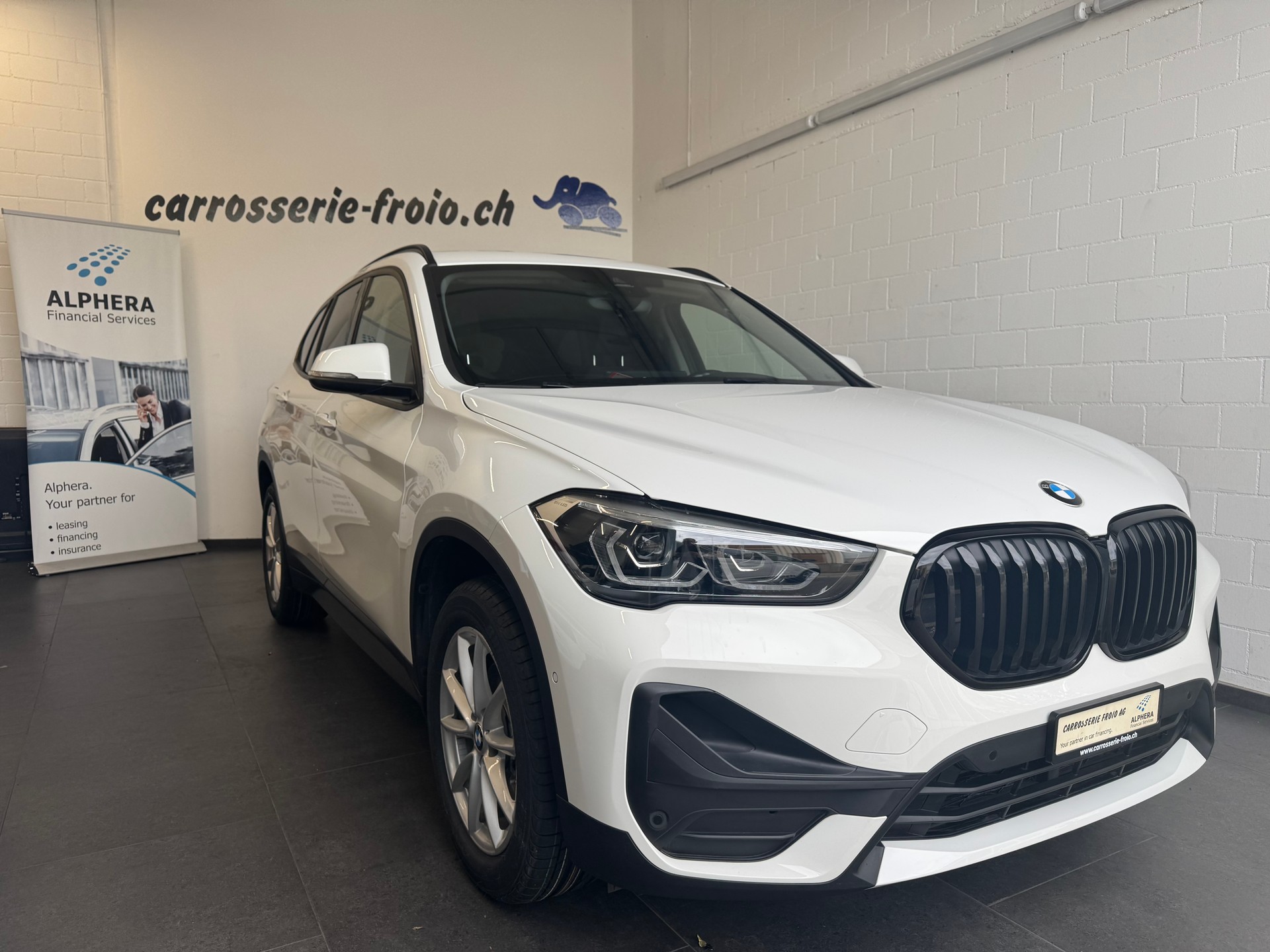 BMW X1 xDrive 18d Steptronic-showroom-element-2