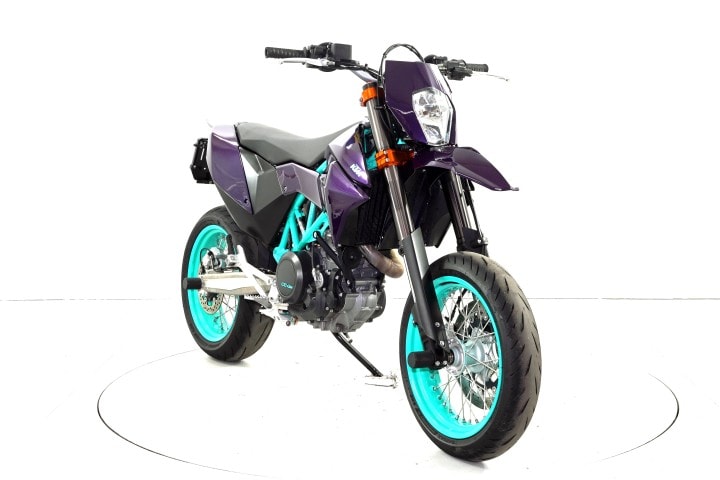 KTM 690 SMC R ABS-showroom-element-1