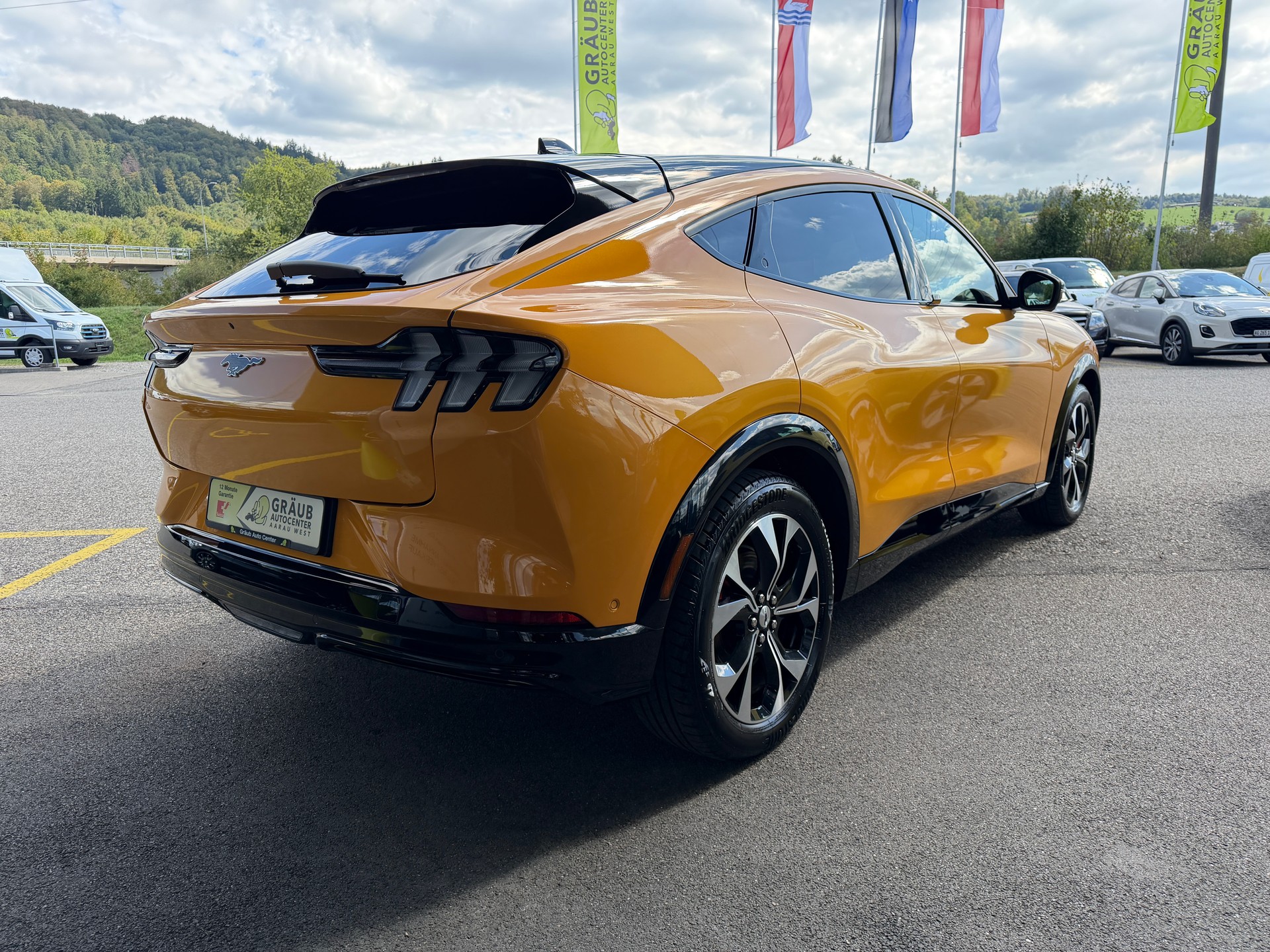 FORD Mustang MACH-E Premium AWD 88 kWh-showroom-element-3