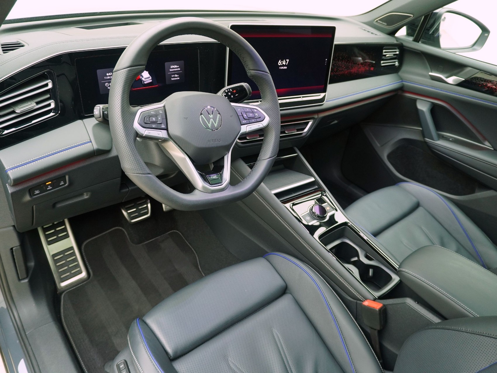 VW Tiguan 2.0 TSI DSG R-Line Black Style 4Motion **VW Werksgarantie bis 12/2030**-image-10