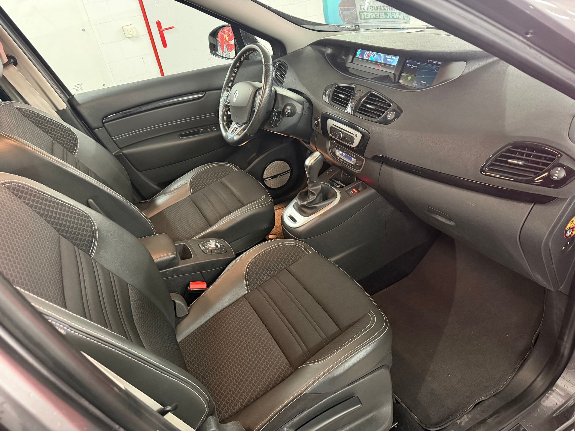 RENAULT Scénic 1.5 dCi Swiss Edition EDC-image-10