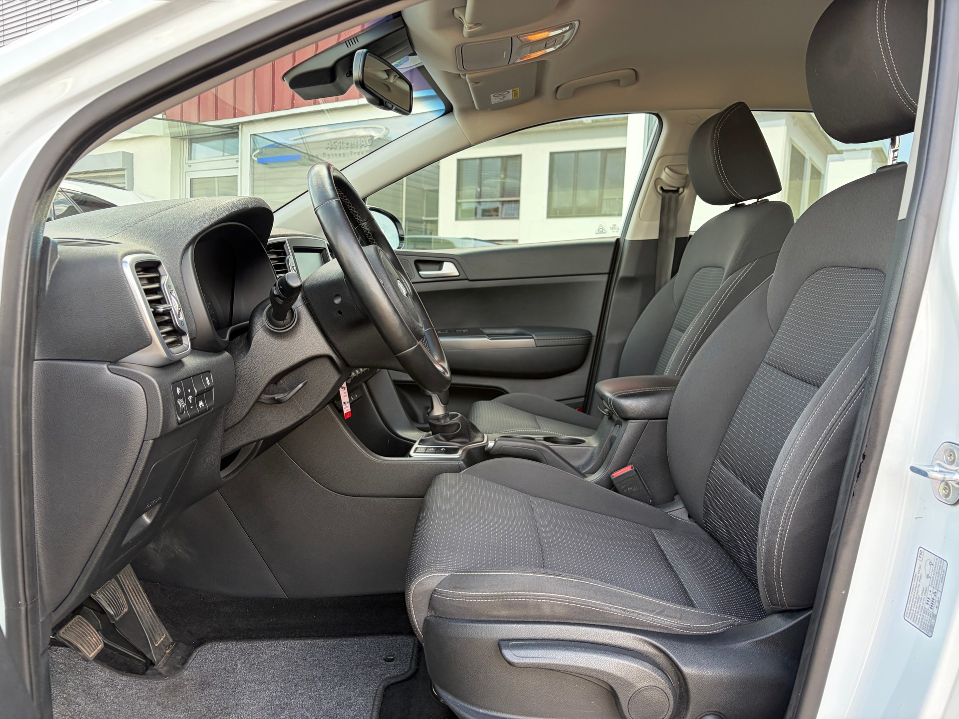 KIA Sportage 1.6 T-GDi Swiss City Line 4WD-image-8