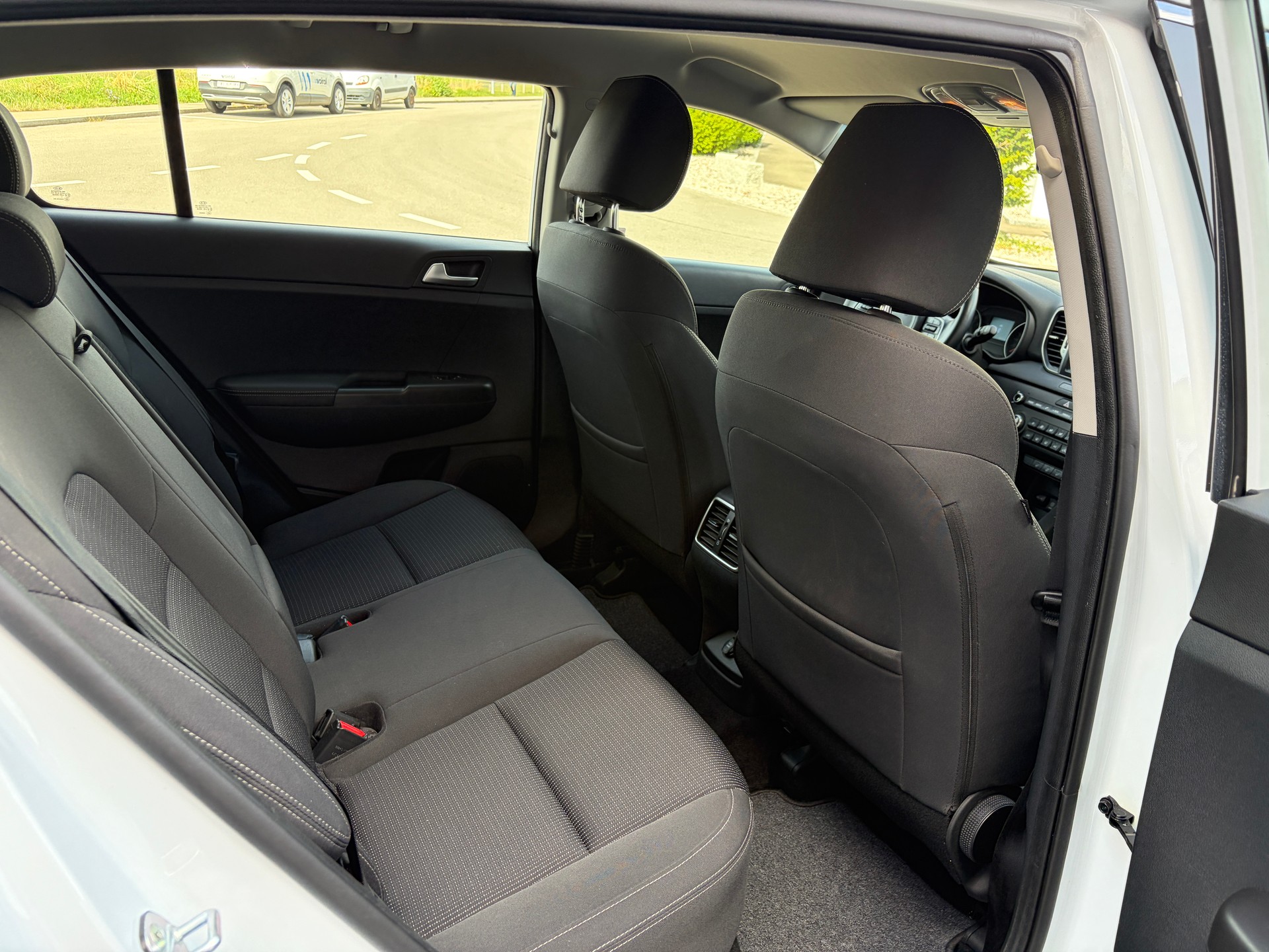 KIA Sportage 1.6 T-GDi Swiss City Line 4WD-image-23