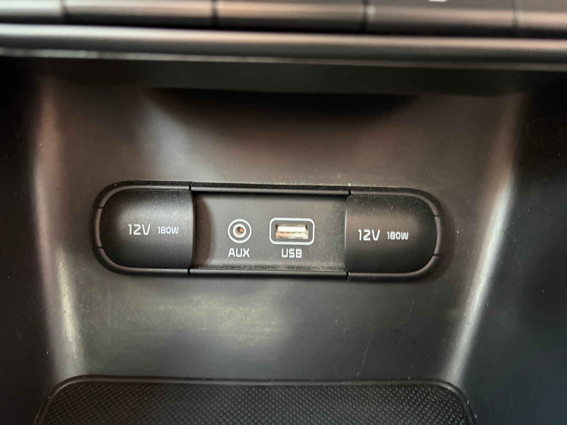 KIA Sportage 1.6 T-GDi Swiss City Line 4WD-image-18