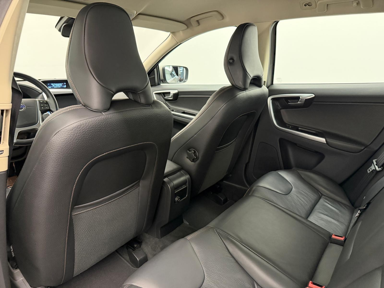 VOLVO XC60 D3 AWD Summum Geartronic-image-14