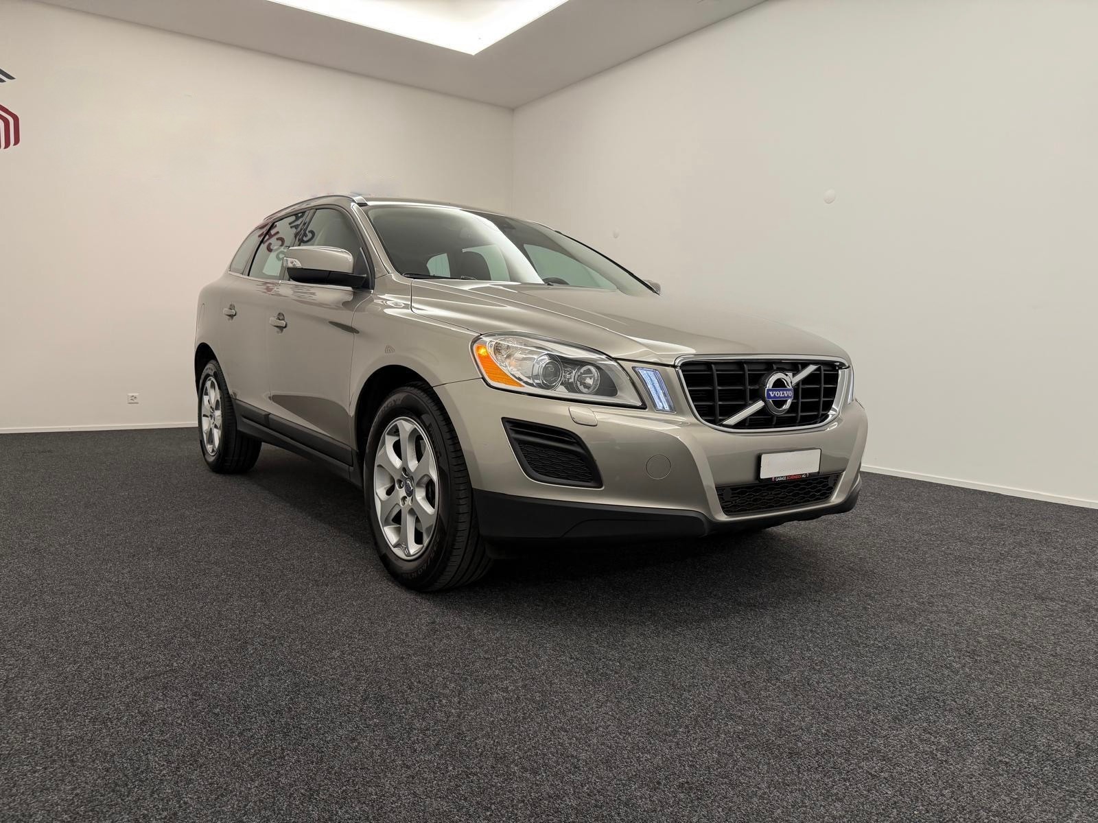 VOLVO XC60 D3 AWD Summum Geartronic-image-0
