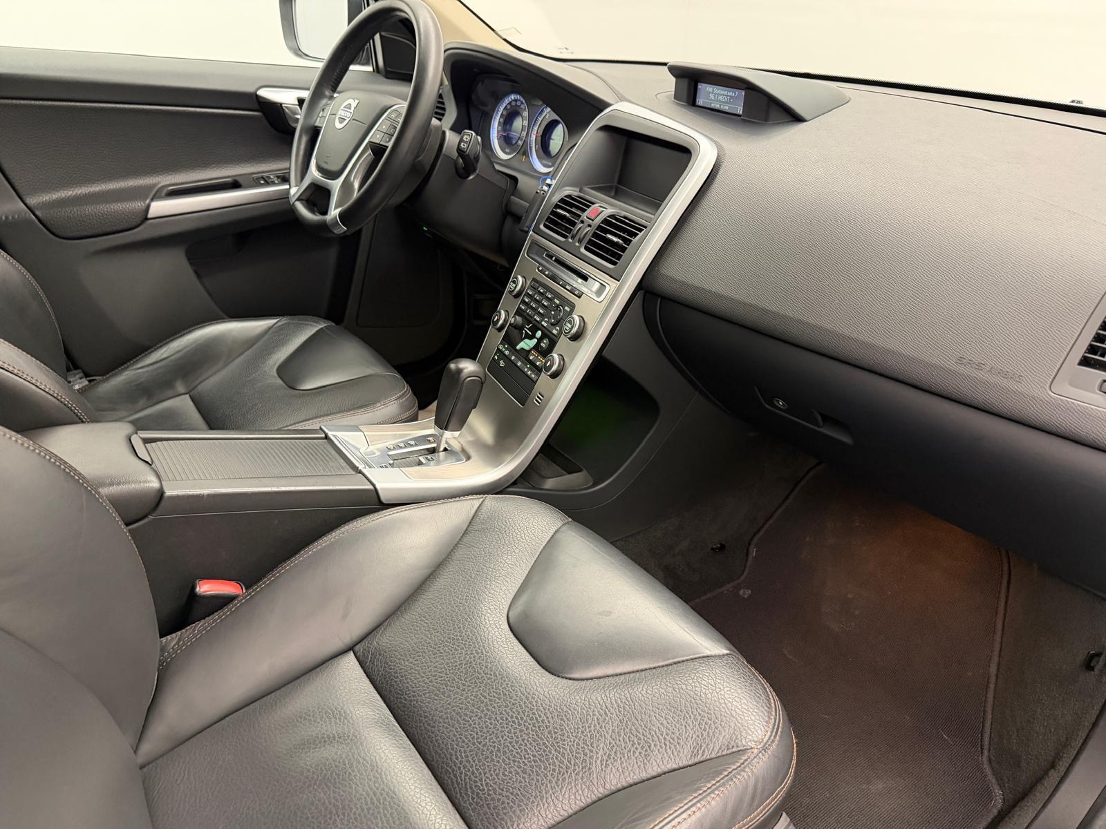 VOLVO XC60 D3 AWD Summum Geartronic-image-8
