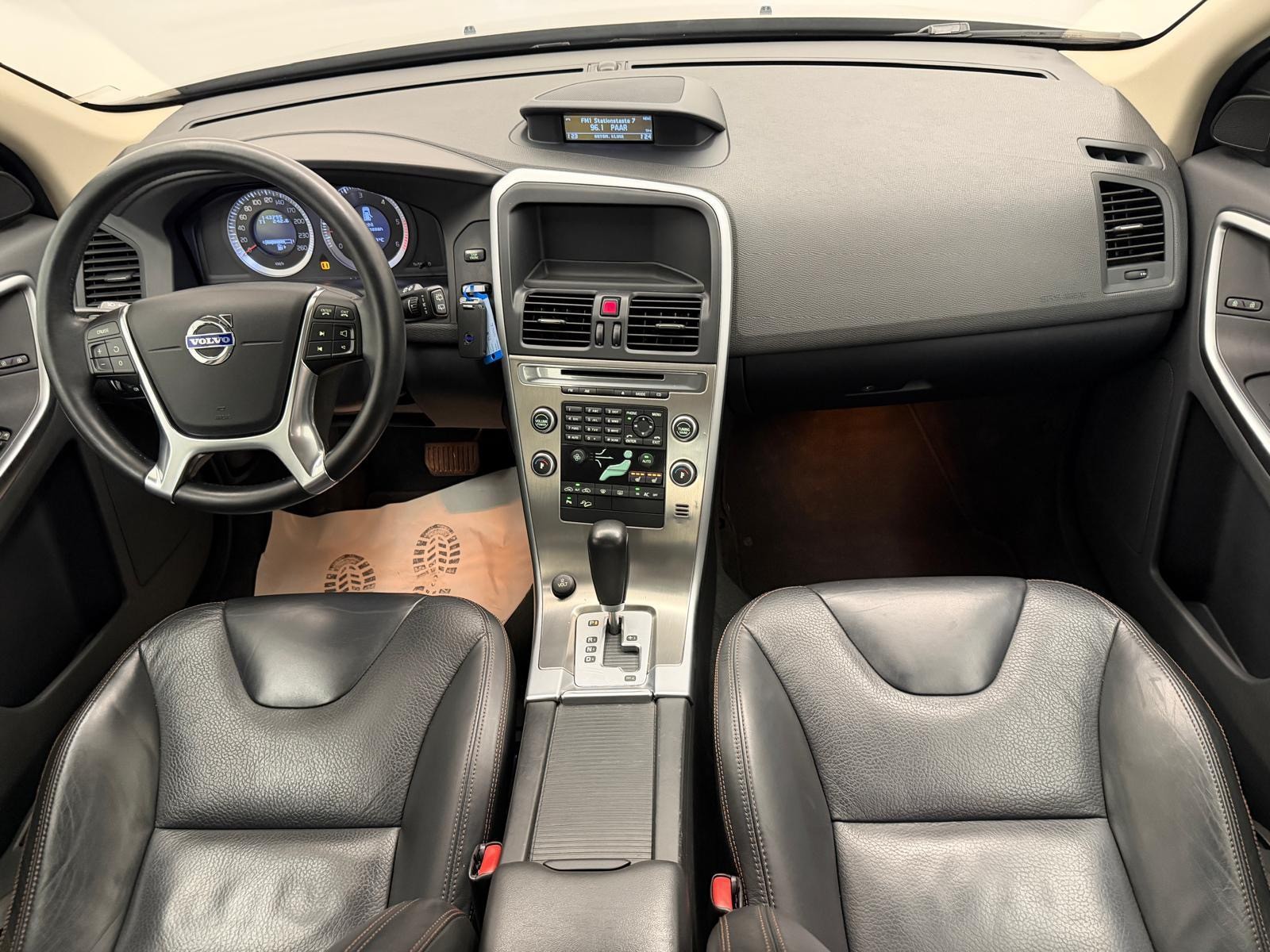 VOLVO XC60 D3 AWD Summum Geartronic-image-9