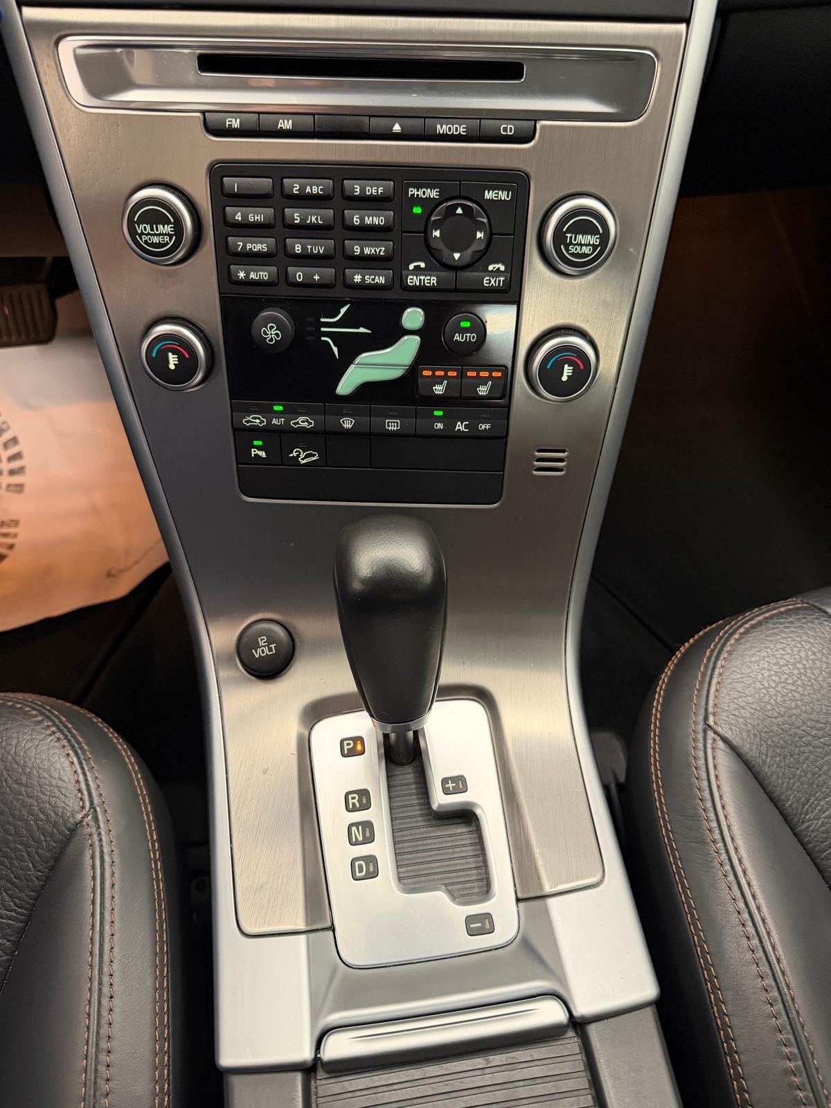 VOLVO XC60 D3 AWD Summum Geartronic-image-11