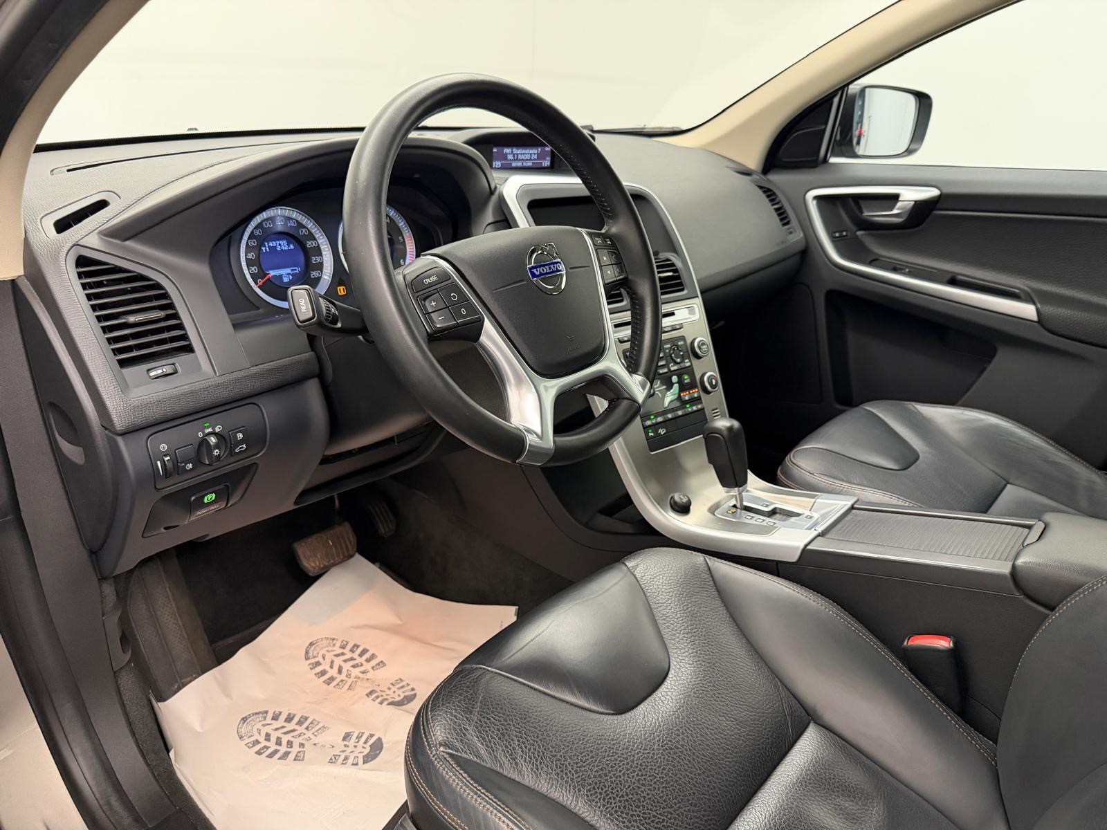 VOLVO XC60 D3 AWD Summum Geartronic-image-7