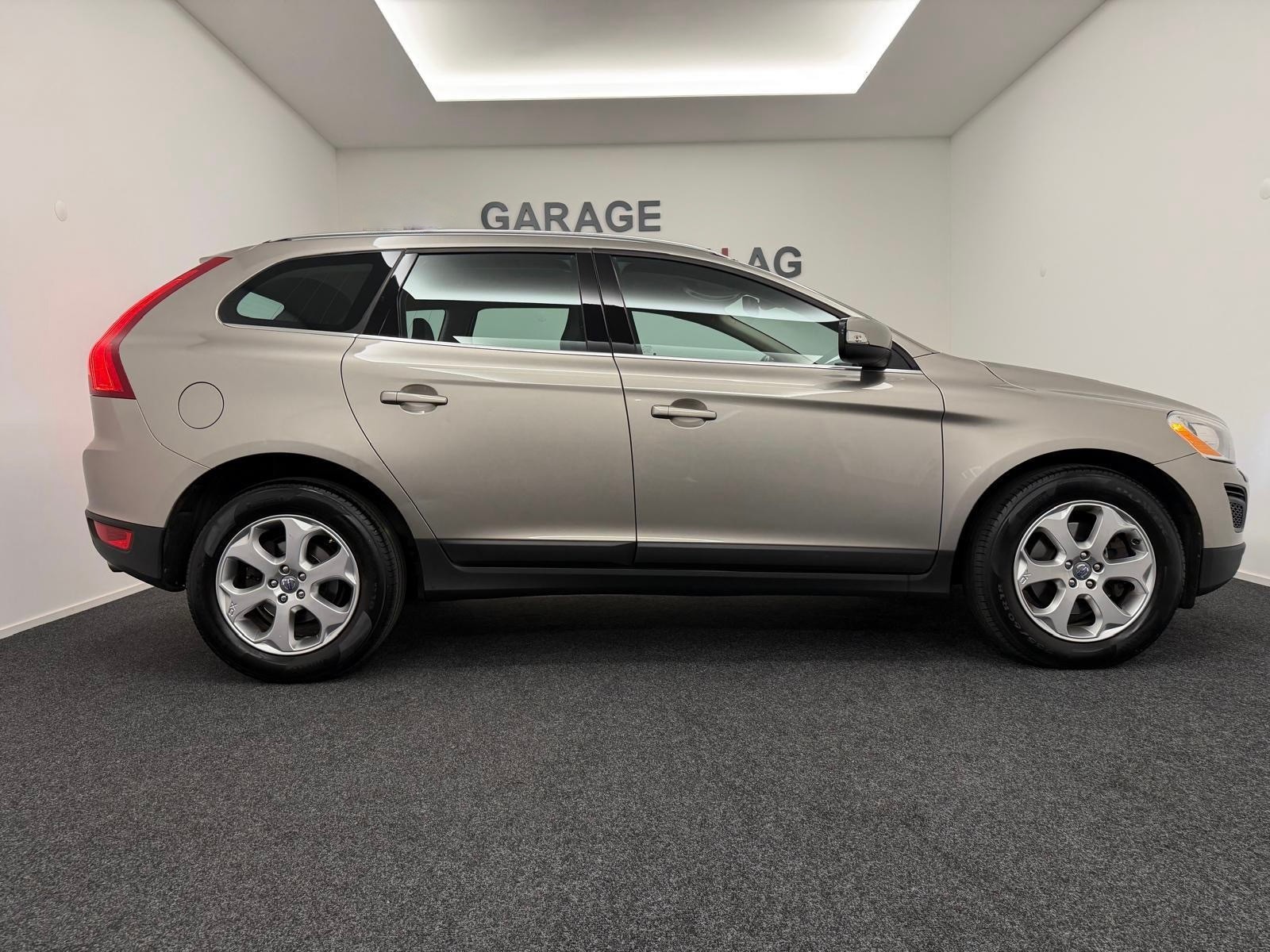 VOLVO XC60 D3 AWD Summum Geartronic-image-2