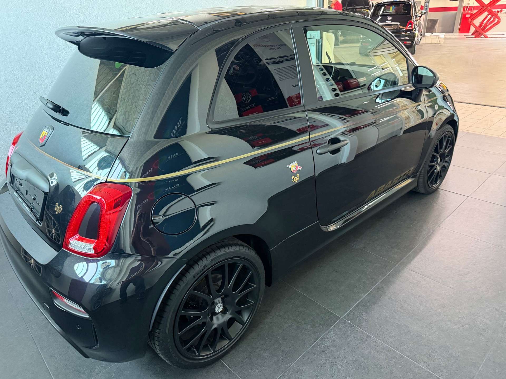 FIAT 595 1.4 16V Turbo Abarth Scorpione Oro-image-4