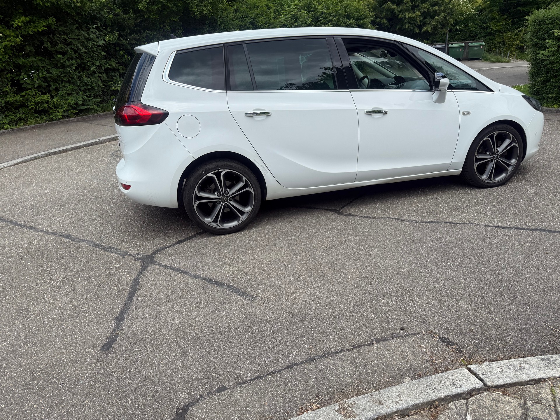 OPEL Zafira Tourer 1.4i 16V Cosmo-image-4