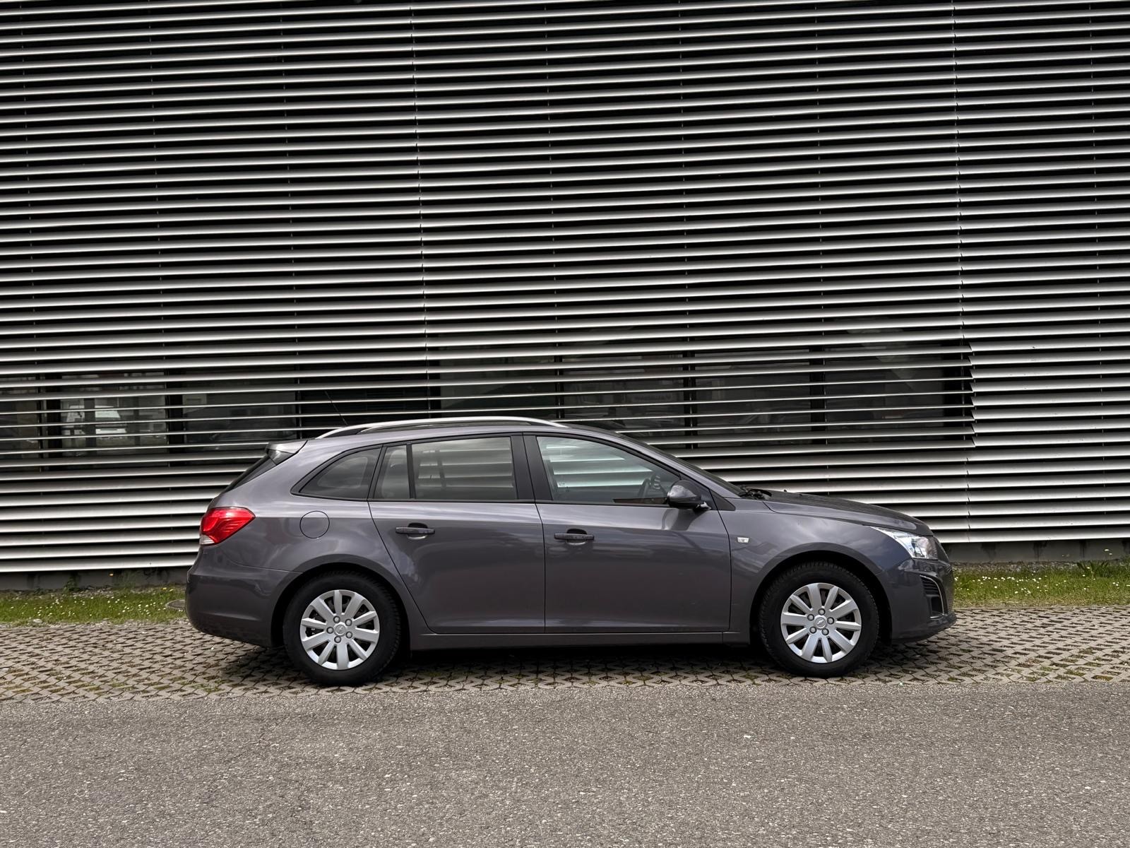 CHEVROLET Cruze Station Wagon 1.7 VCDi LTZ-image-3
