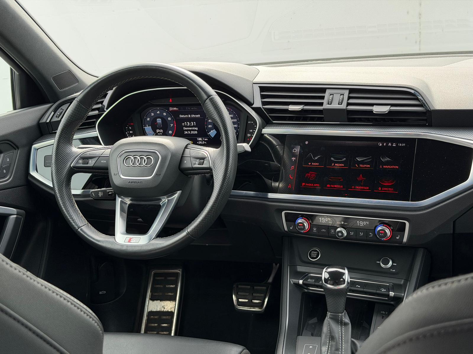 AUDI Q3 Sportback 45 TFSI S line quattro S-tronic-image-10